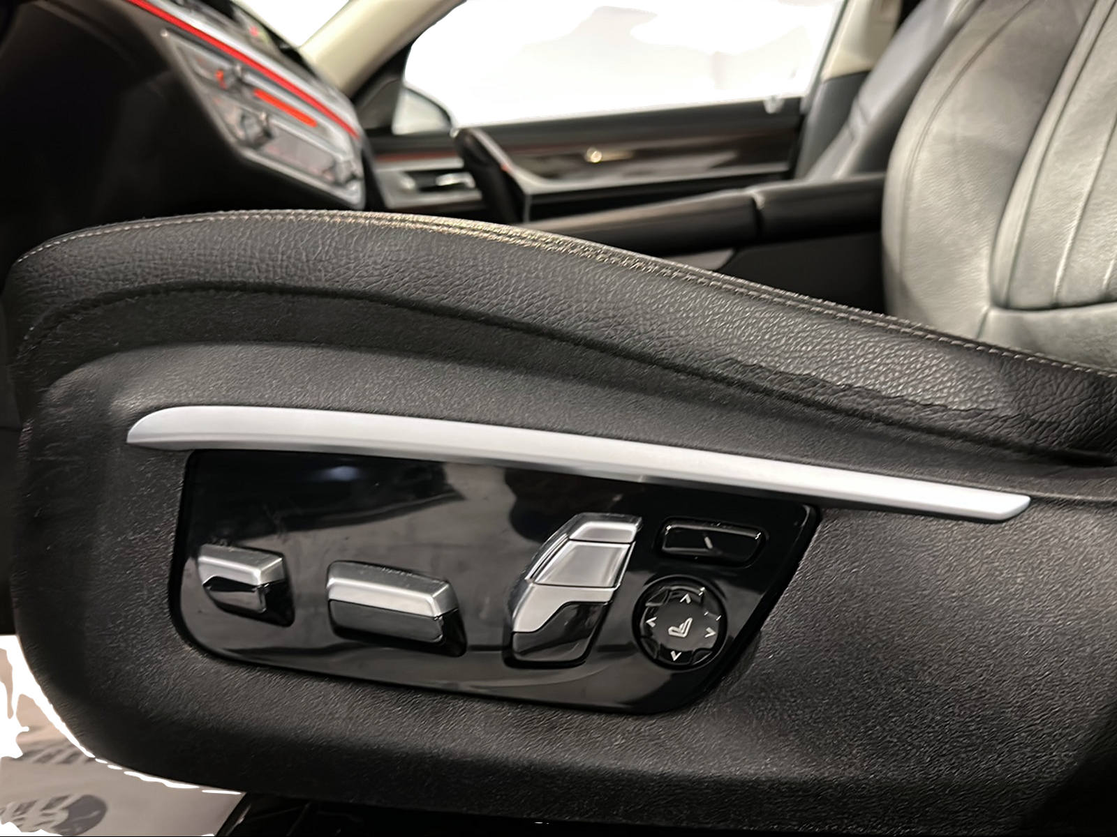BMW 730Ld xDrive Steptronic-image-14