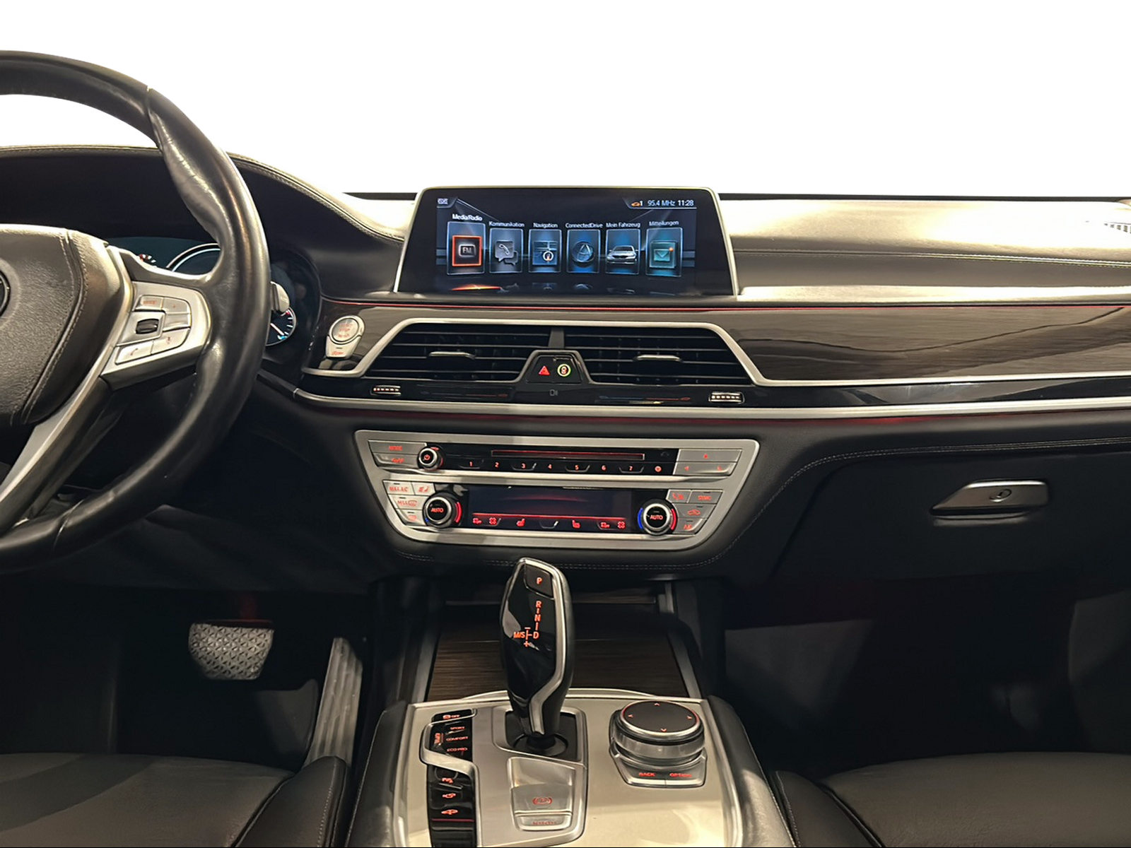 BMW 730Ld xDrive Steptronic-image-18