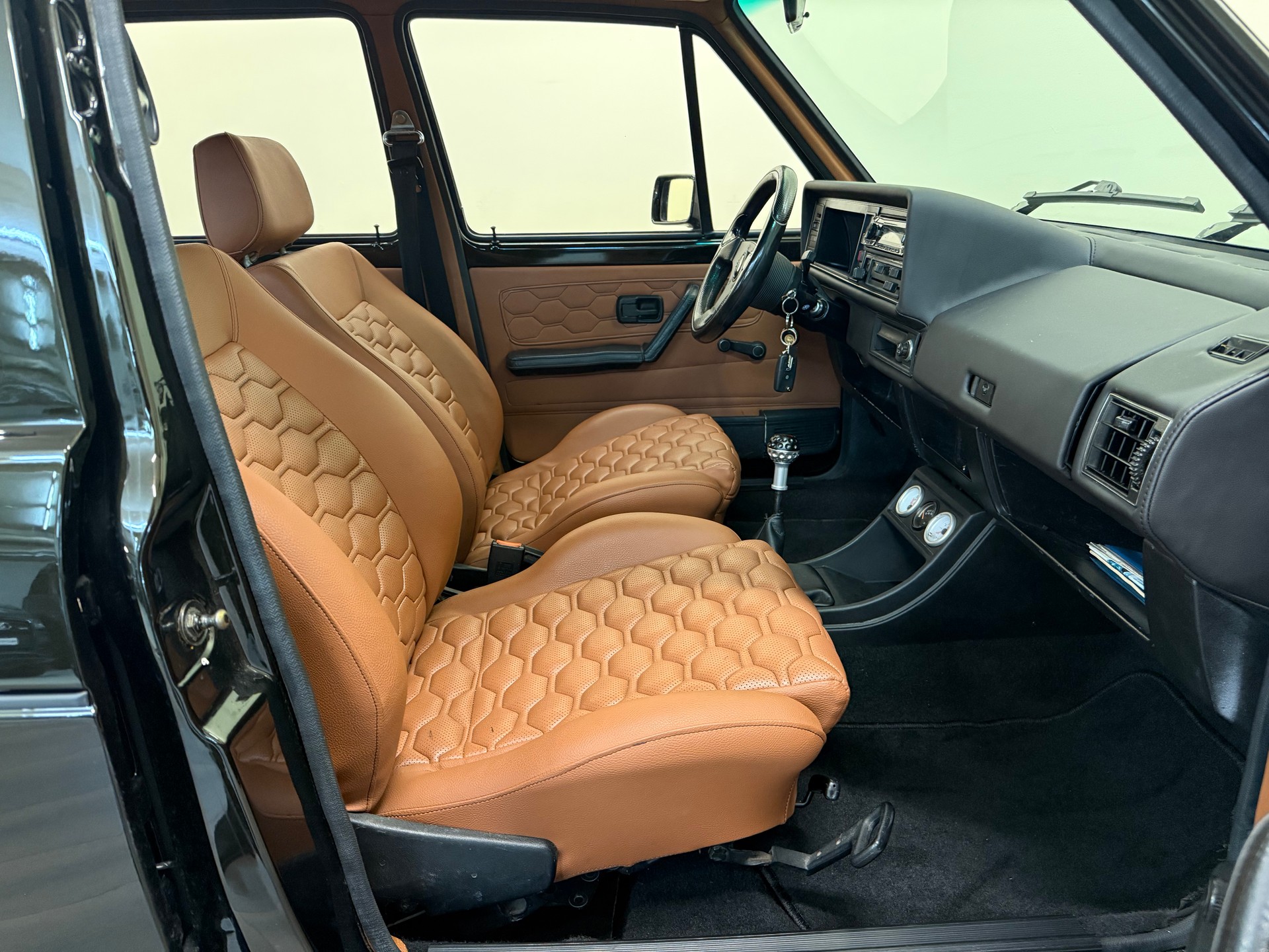 VW Golf 1500 GL (GLS)-image-21