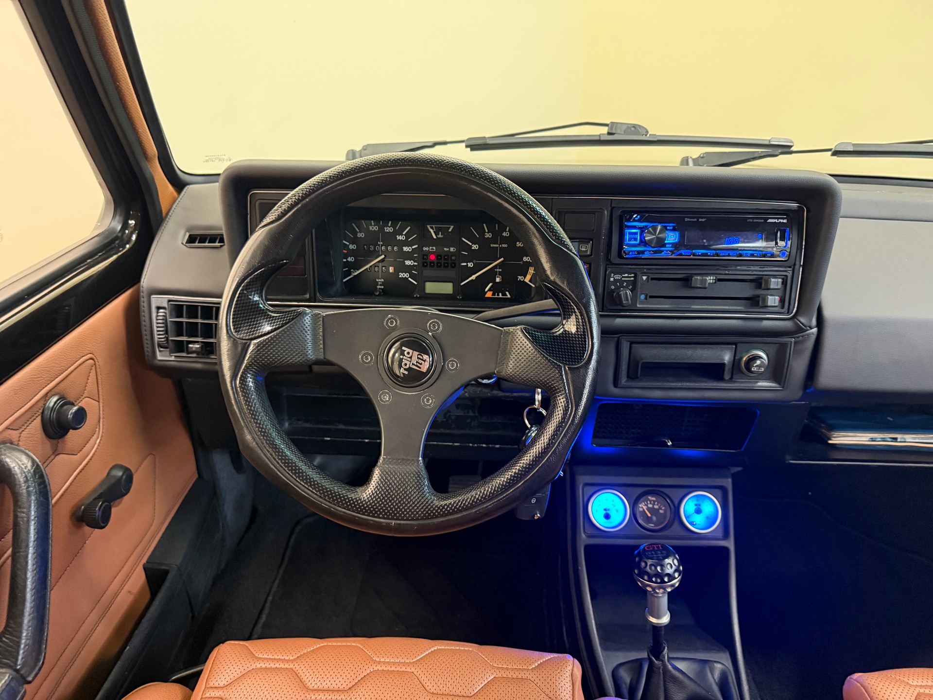 VW Golf 1500 GL (GLS)-image-17