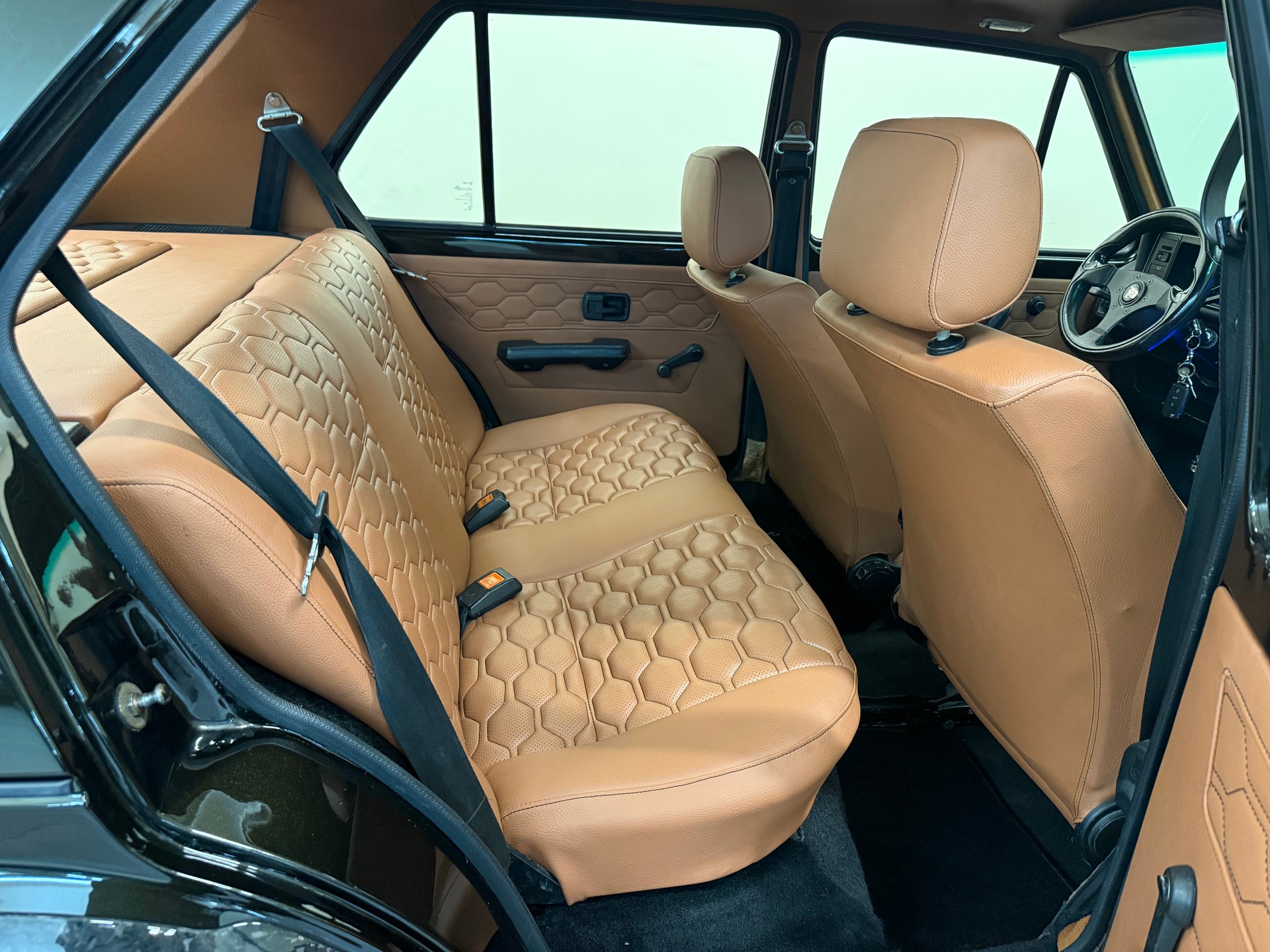 VW Golf 1500 GL (GLS)-image-23