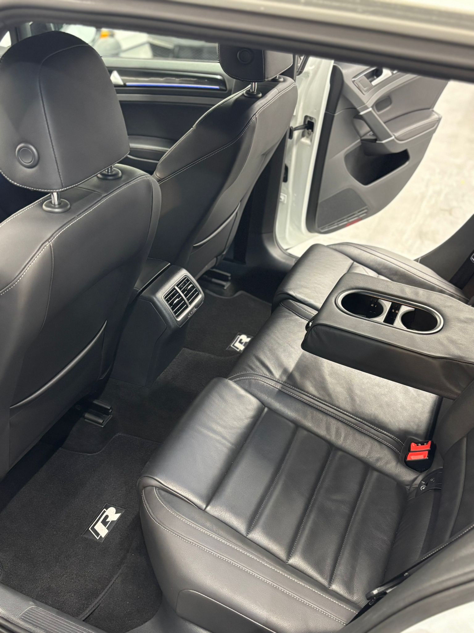 VW Golf 2.0 TSI R 4Motion DSG-image-9
