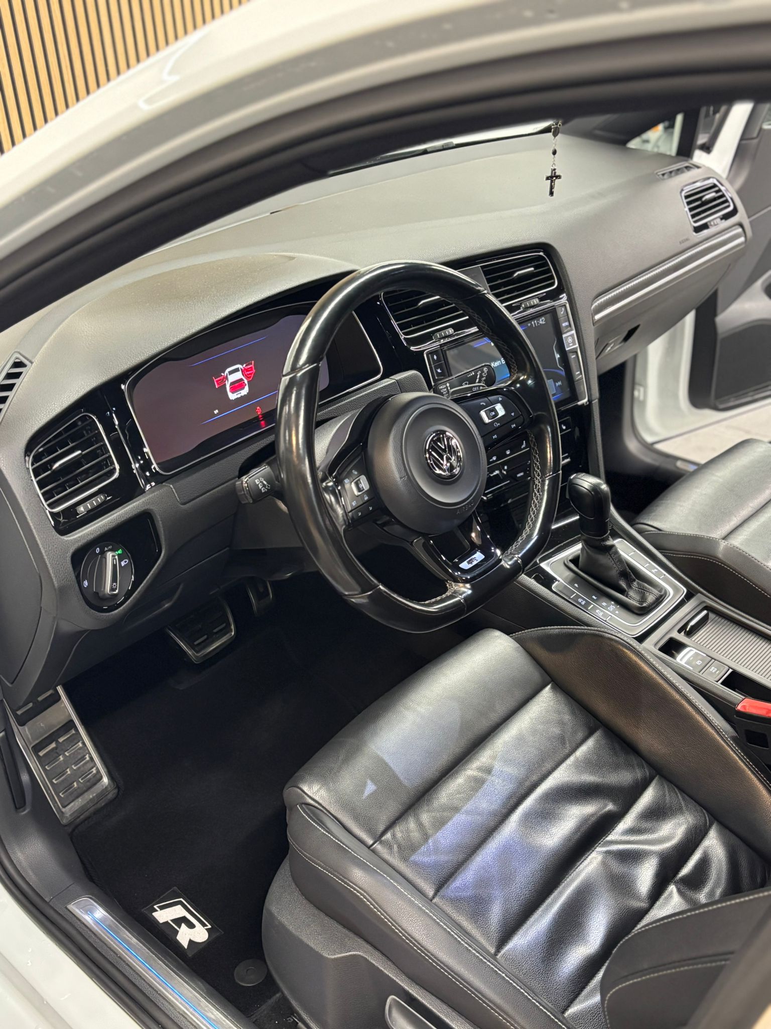 VW Golf 2.0 TSI R 4Motion DSG-image-6