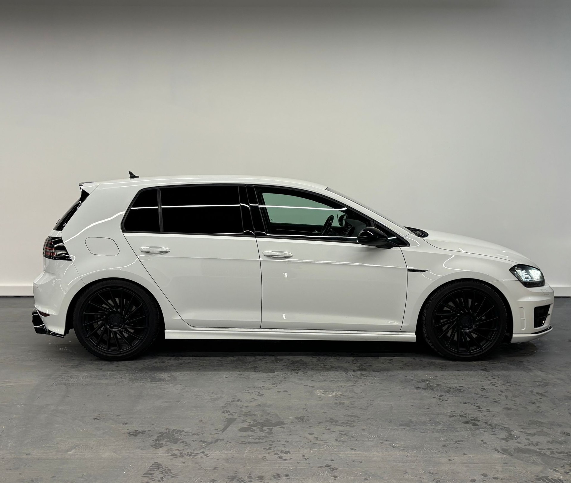 VW Golf 2.0 TSI R 4Motion DSG-image-3