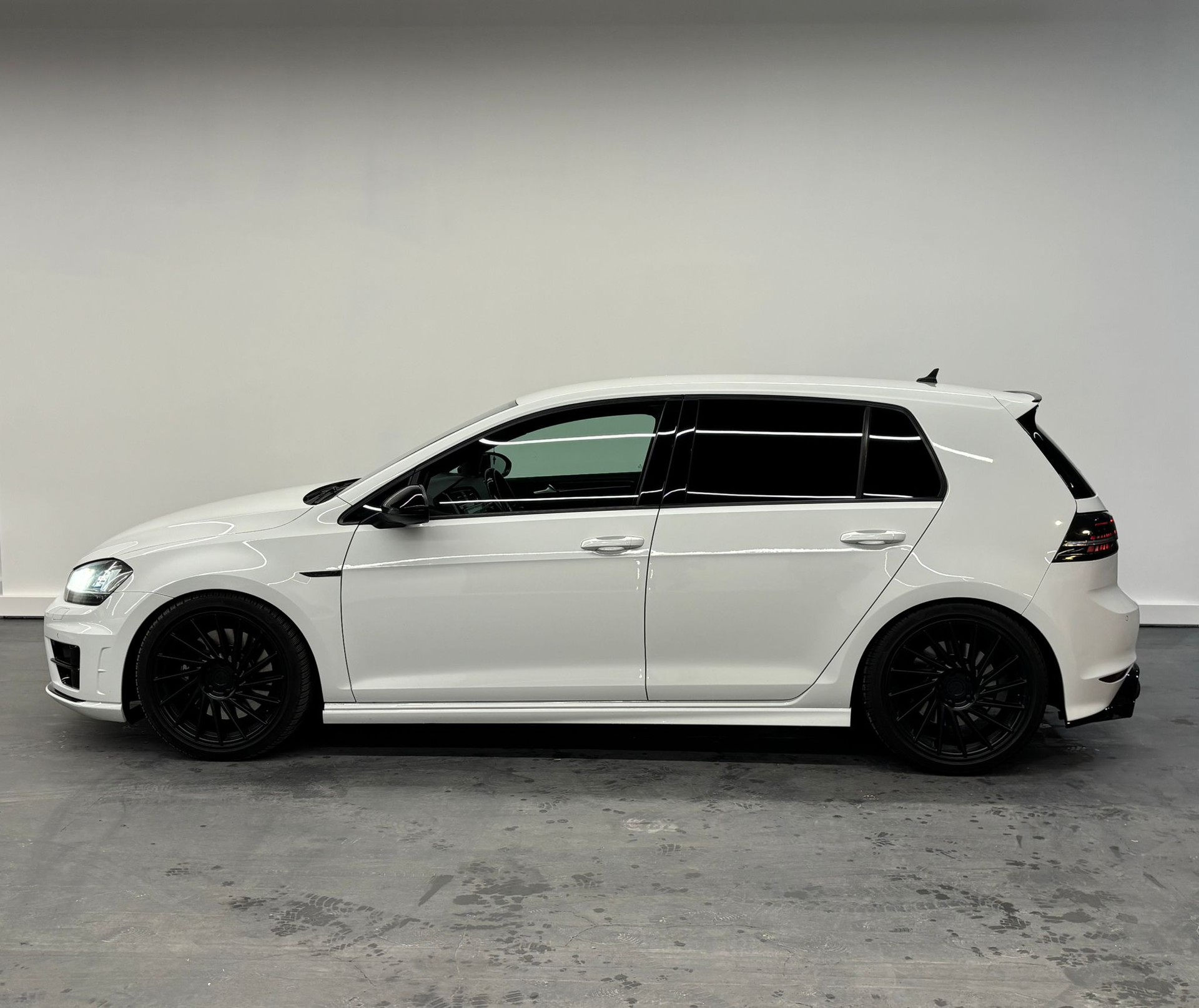 VW Golf 2.0 TSI R 4Motion DSG-image-1