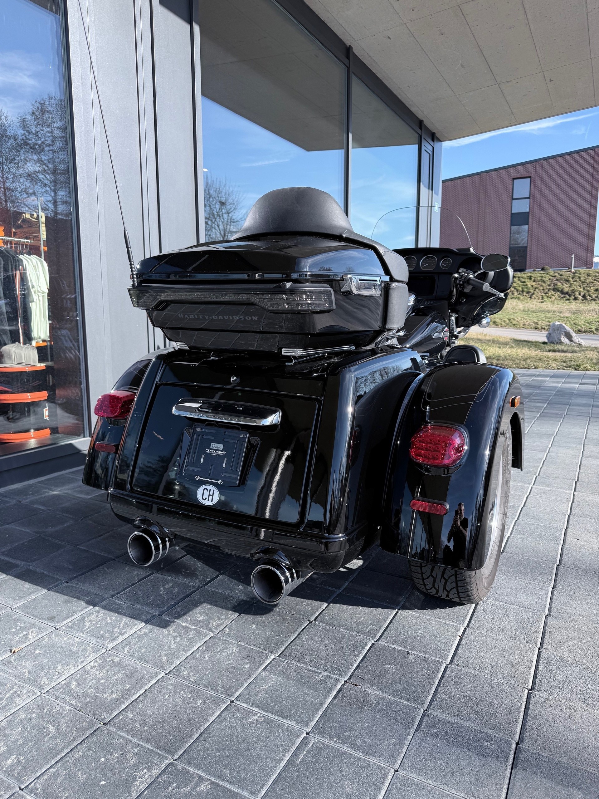 HARLEY-DAVIDSON FLHTCUTG Tri Glide Ultra 114-showroom-element-2