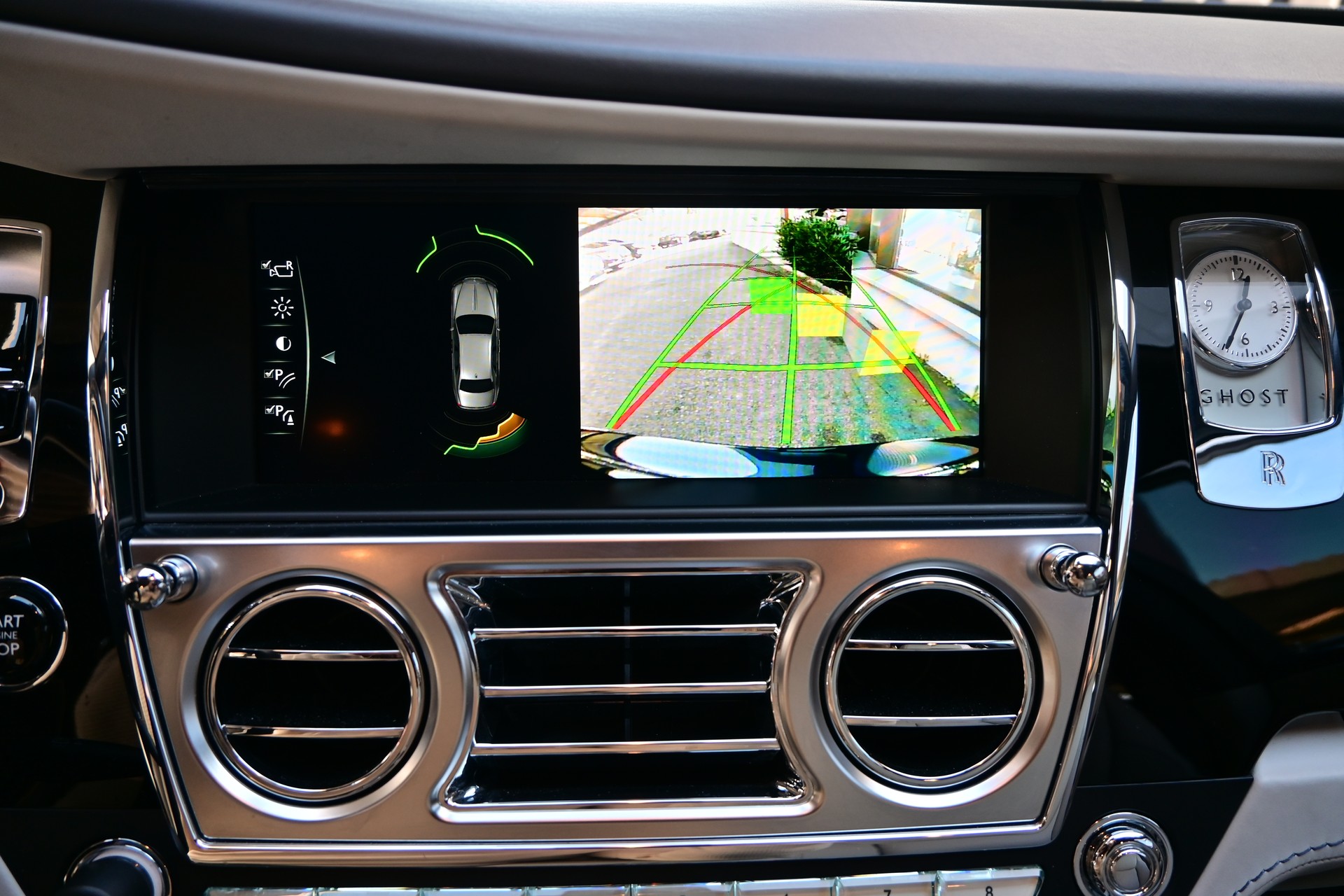 ROLLS-ROYCE Ghost 6.6 V12 *Facelift*-image-23