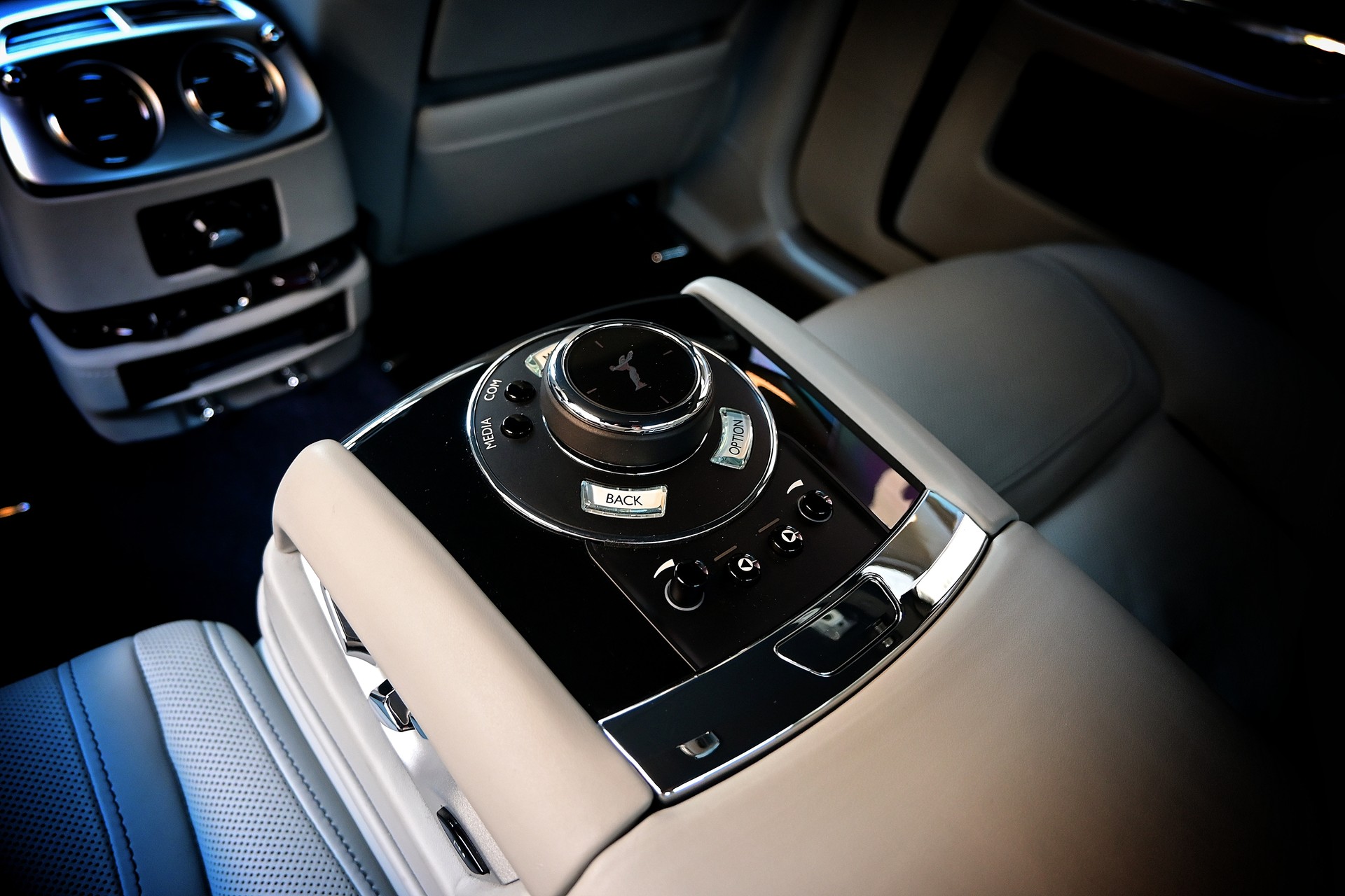 ROLLS-ROYCE Ghost 6.6 V12 *Facelift*-image-27