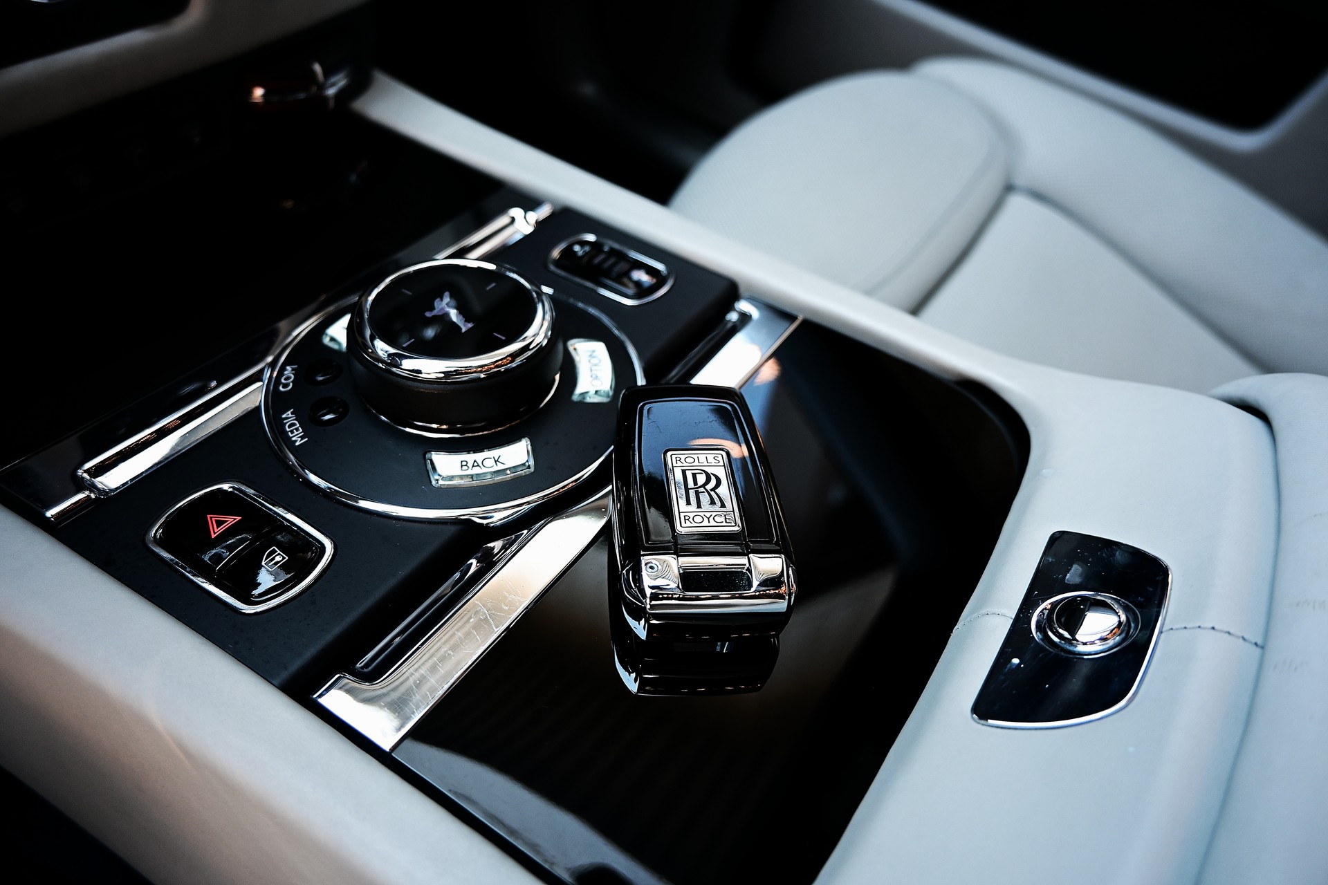 ROLLS-ROYCE Ghost 6.6 V12 *Facelift*-image-17