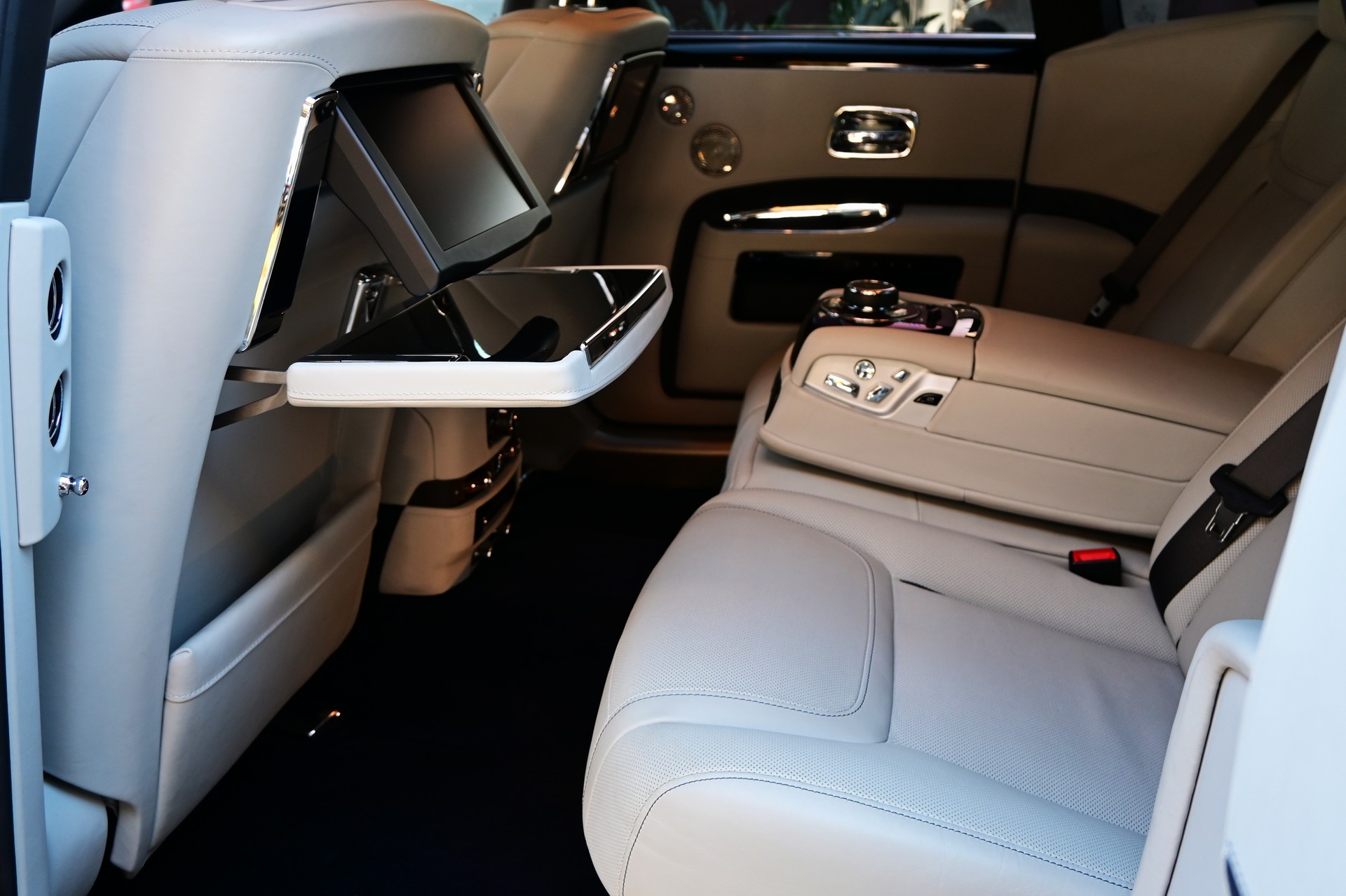 ROLLS-ROYCE Ghost 6.6 V12 *Facelift*-image-24