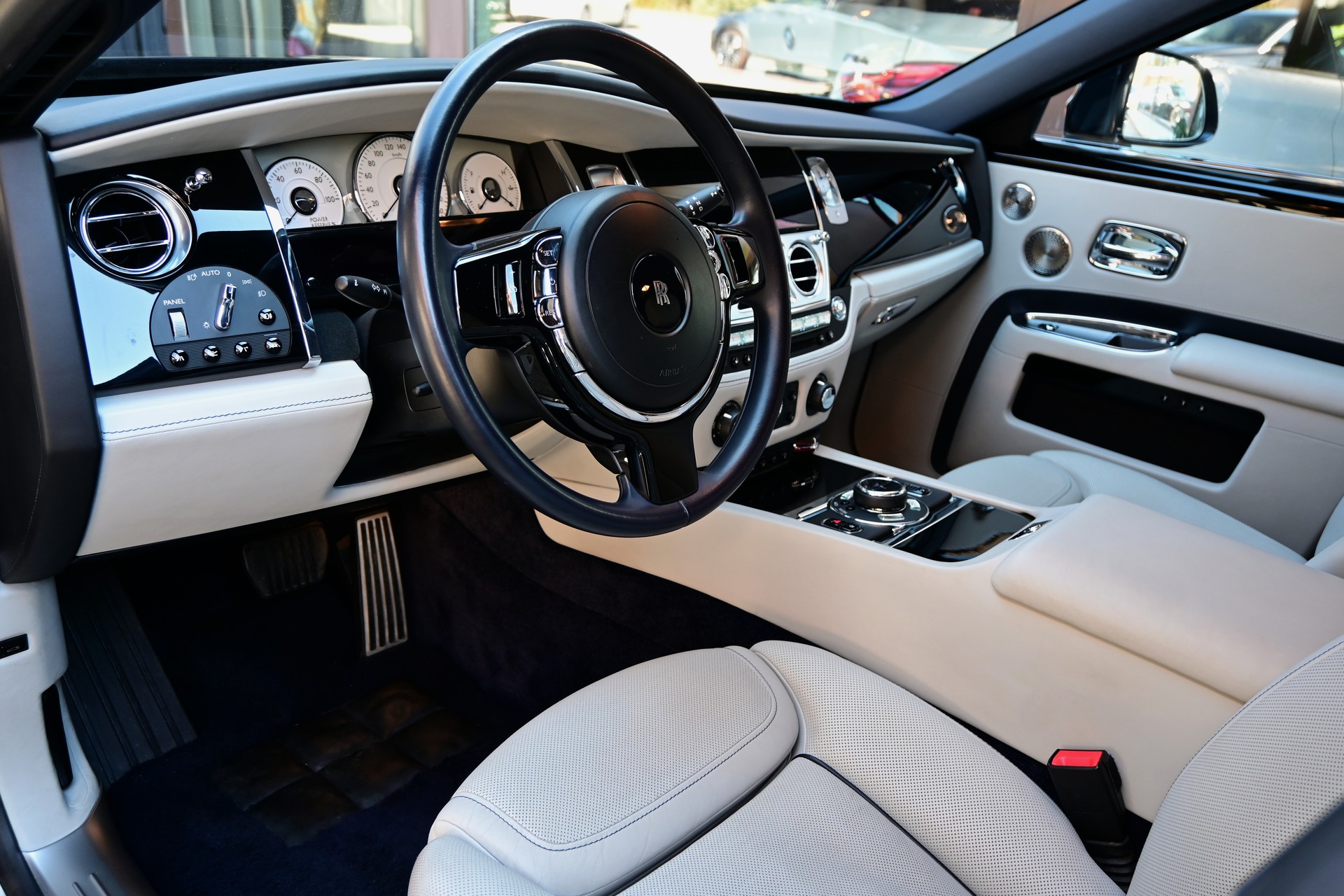 ROLLS-ROYCE Ghost 6.6 V12 *Facelift*-image-10
