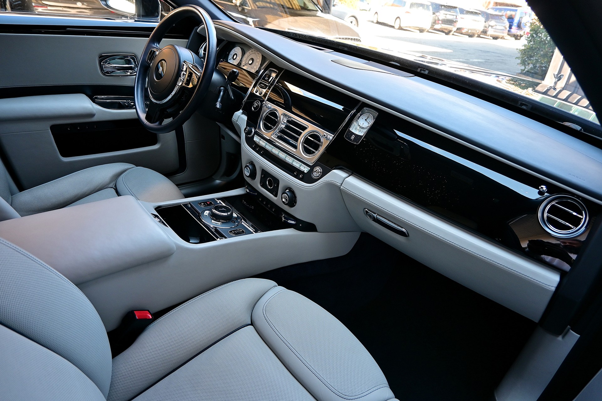 ROLLS-ROYCE Ghost 6.6 V12 *Facelift*-image-11