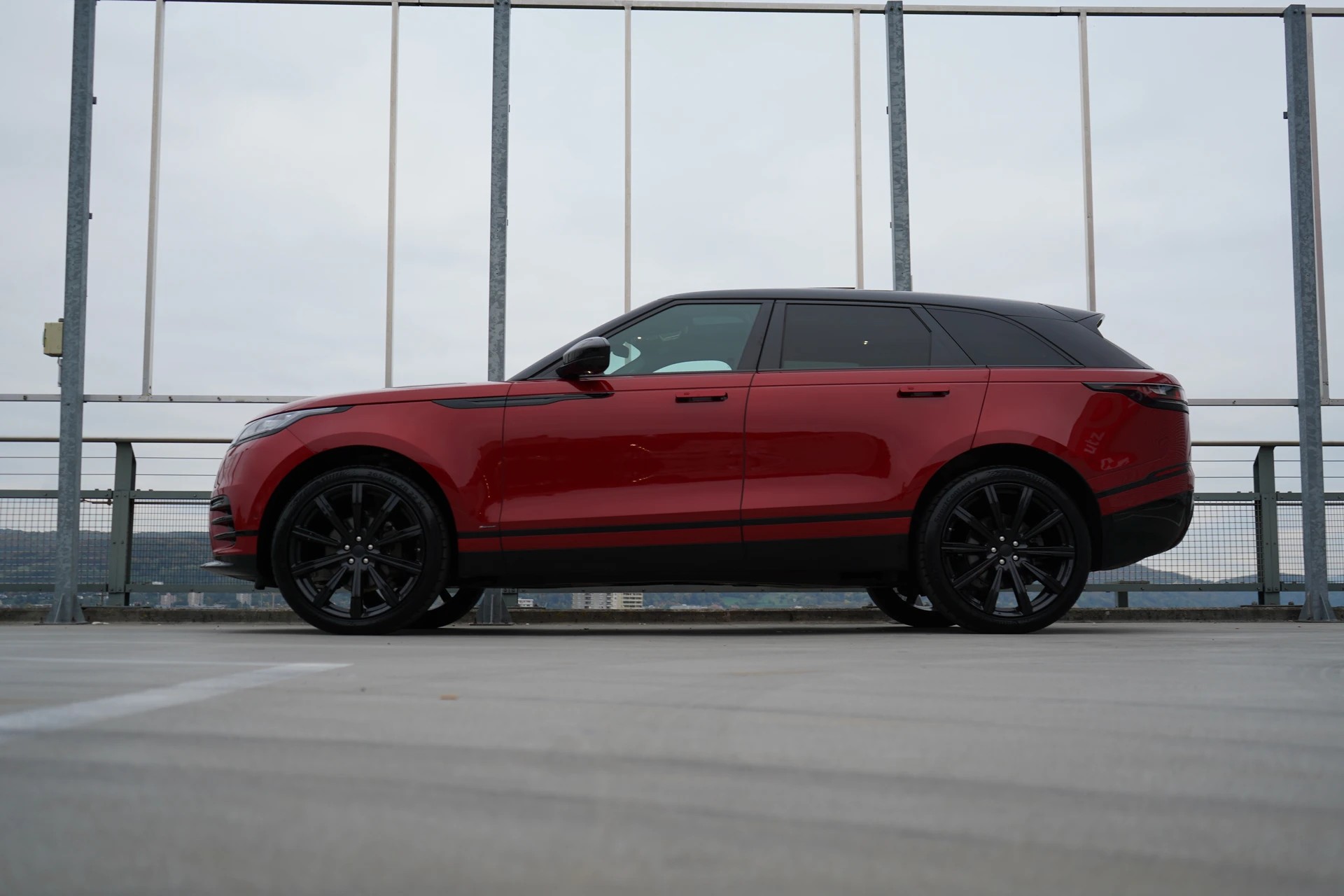 LAND ROVER RANGE ROVER VELAR R-DYNAMIC D BLACK 240 HSE AUTOMATIC l 240 PS-image-1