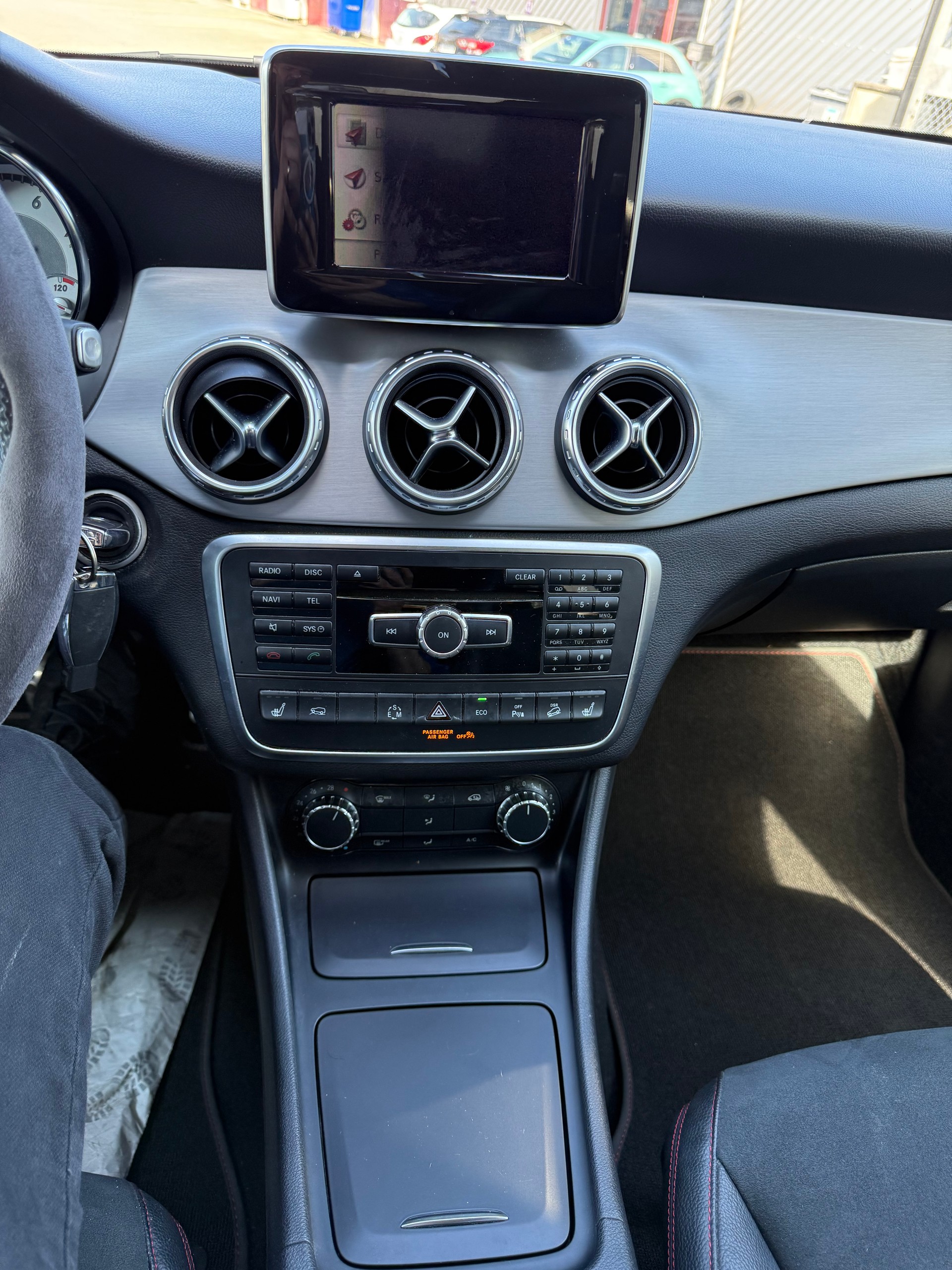 MERCEDES-BENZ GLA 250 4Matic 7G-DCT-image-12