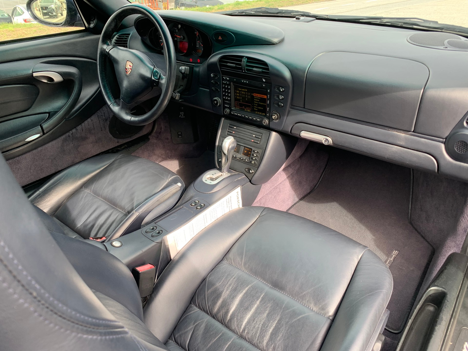 PORSCHE 911 Carrera coupé-image-15
