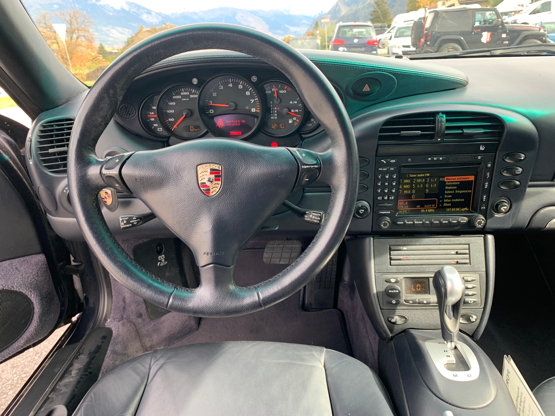 PORSCHE 911 Carrera coupé-image-17