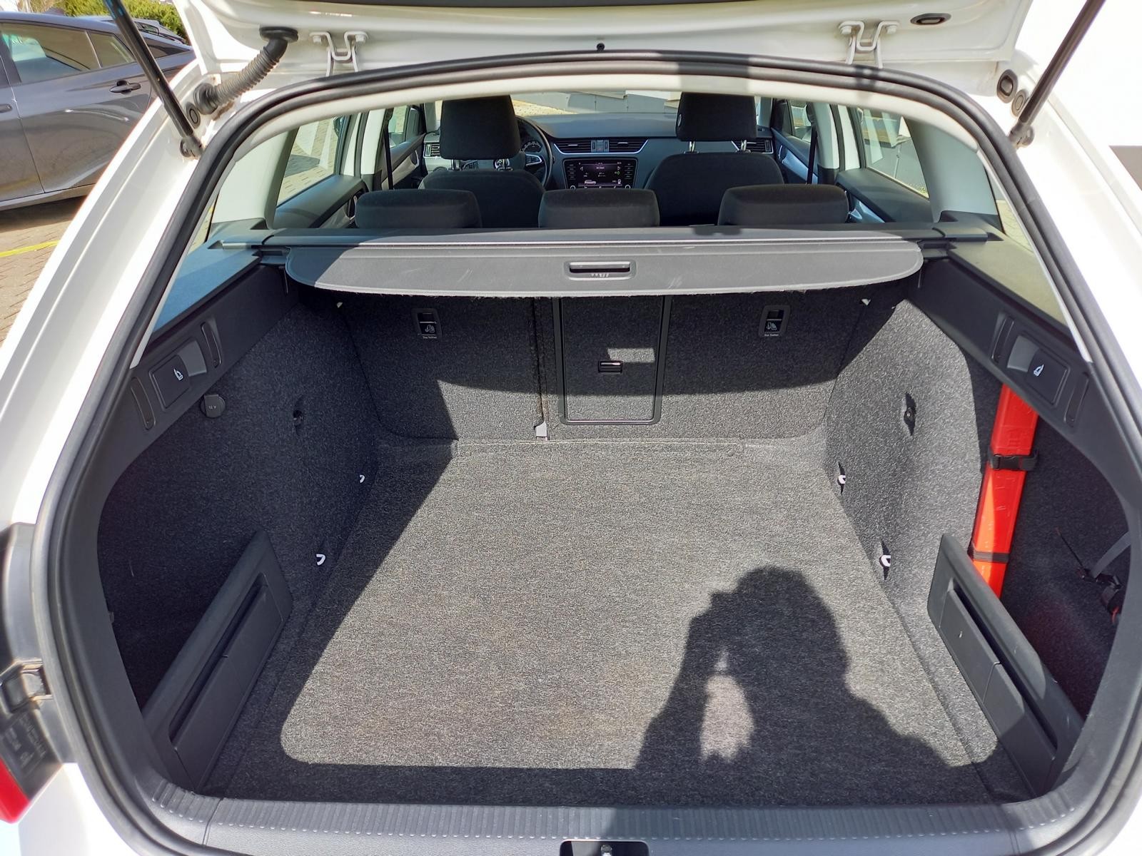 SKODA Octavia Combi 2.0 TDI Ambition 4x4 DSG-image-13
