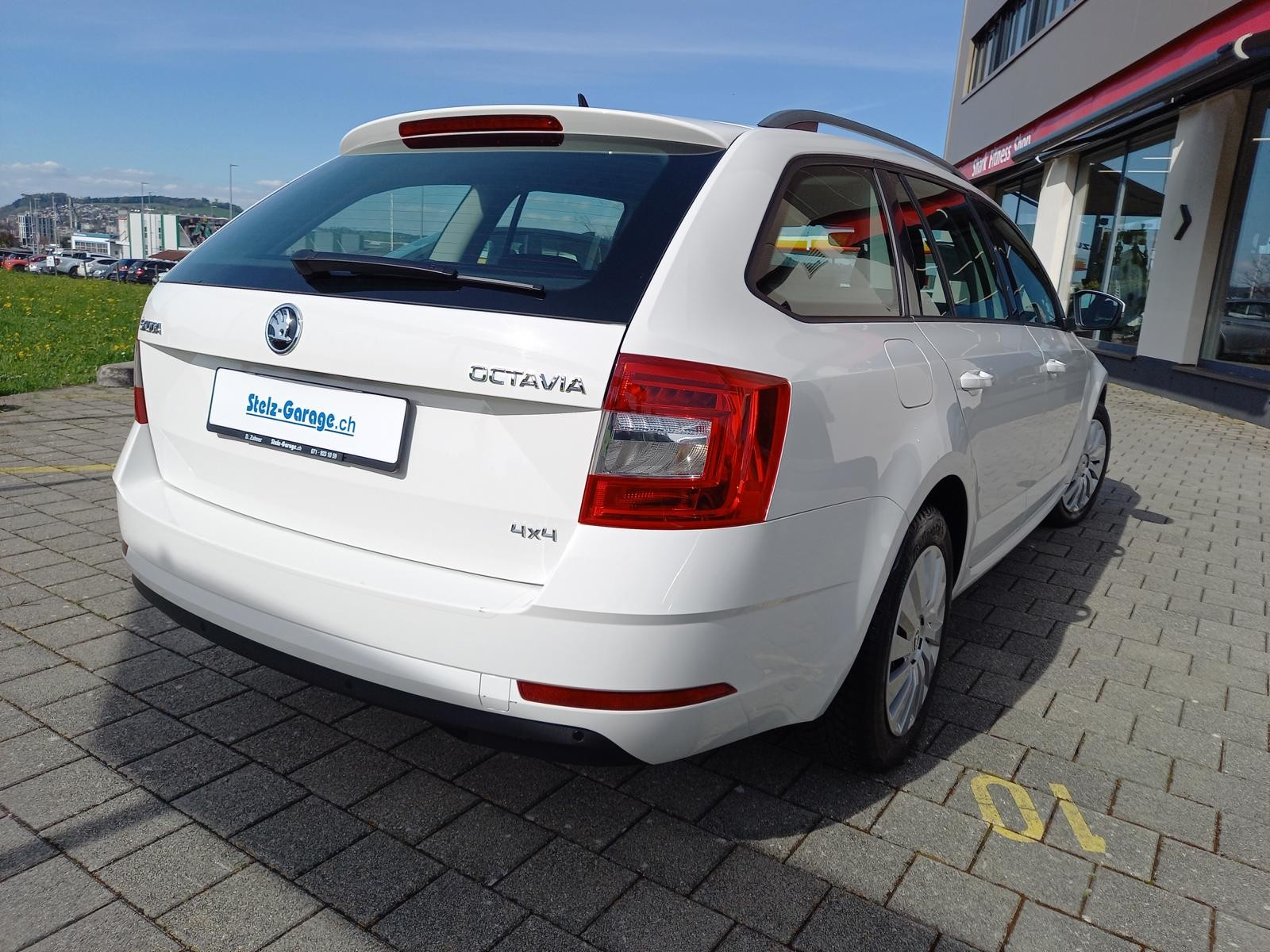 SKODA Octavia Combi 2.0 TDI Ambition 4x4 DSG-image-1