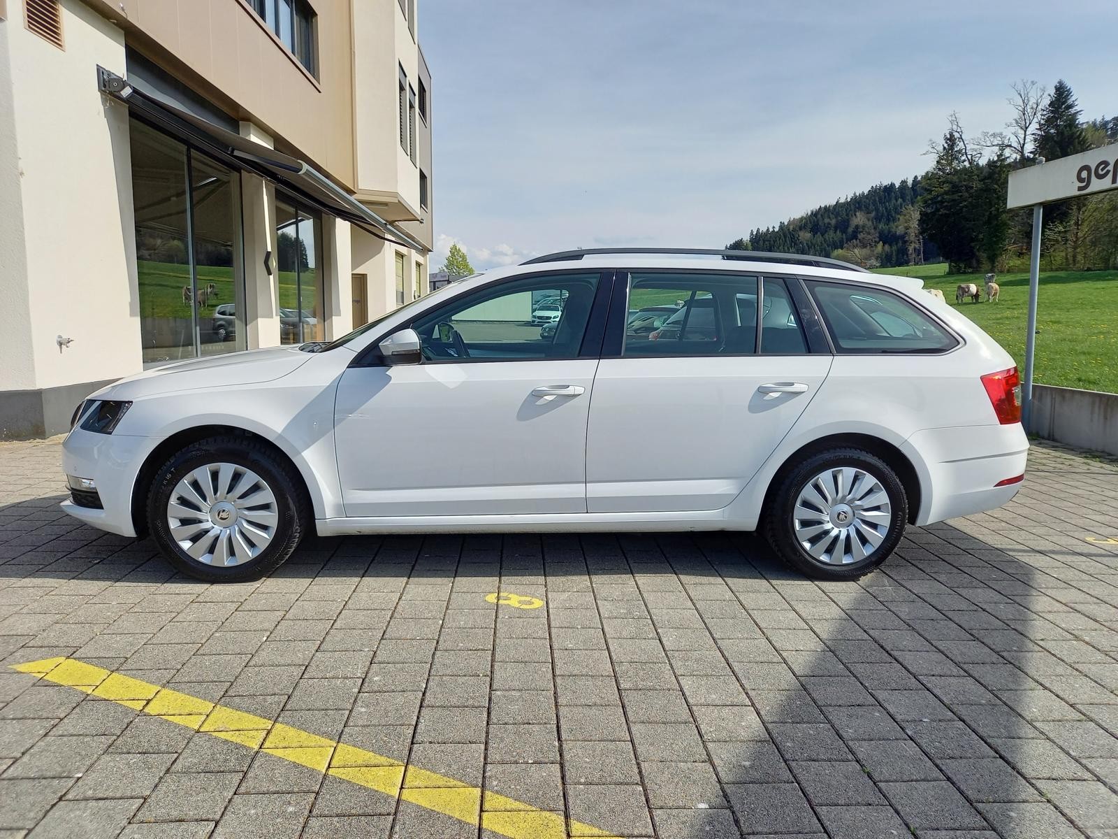 SKODA Octavia Combi 2.0 TDI Ambition 4x4 DSG-image-2