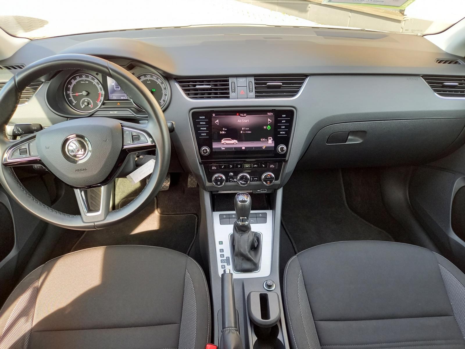 SKODA Octavia Combi 2.0 TDI Ambition 4x4 DSG-image-4