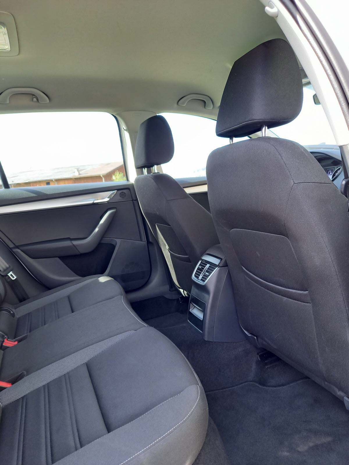 SKODA Octavia Combi 2.0 TDI Ambition 4x4 DSG-image-12