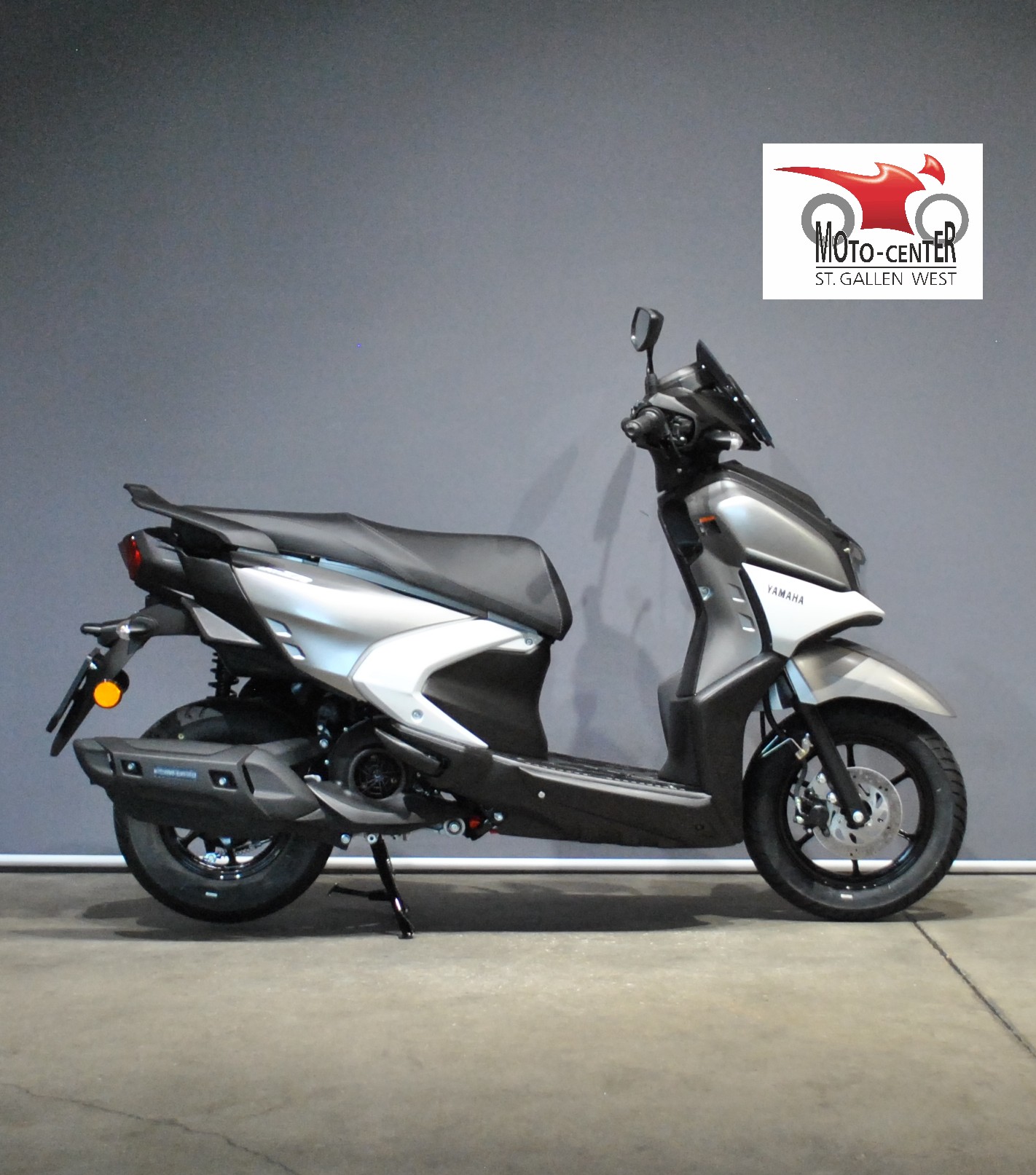 YAMAHA RayZR 125-showroom-element-1