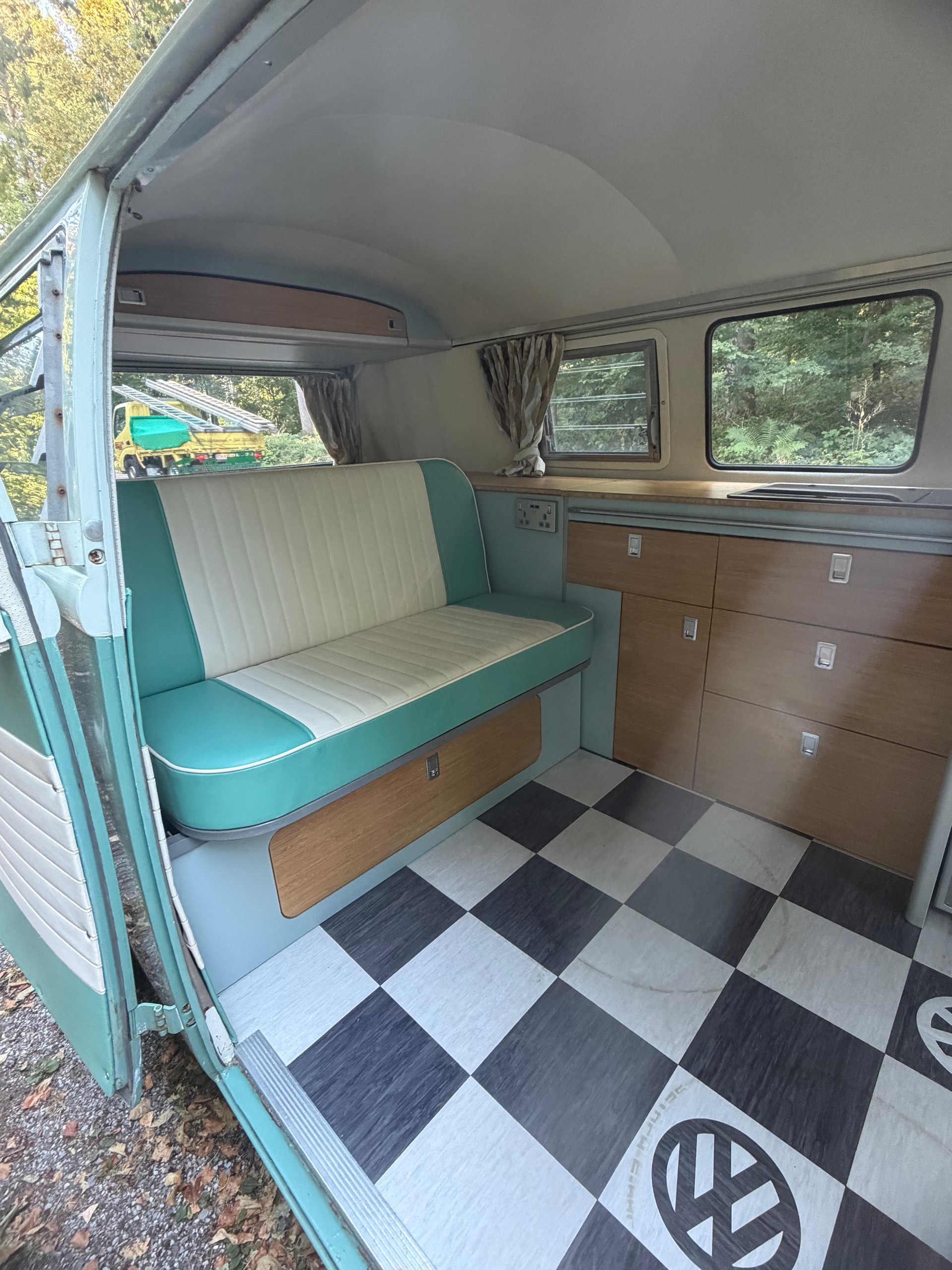 VW T1 Walk-Trough Camper-image-4
