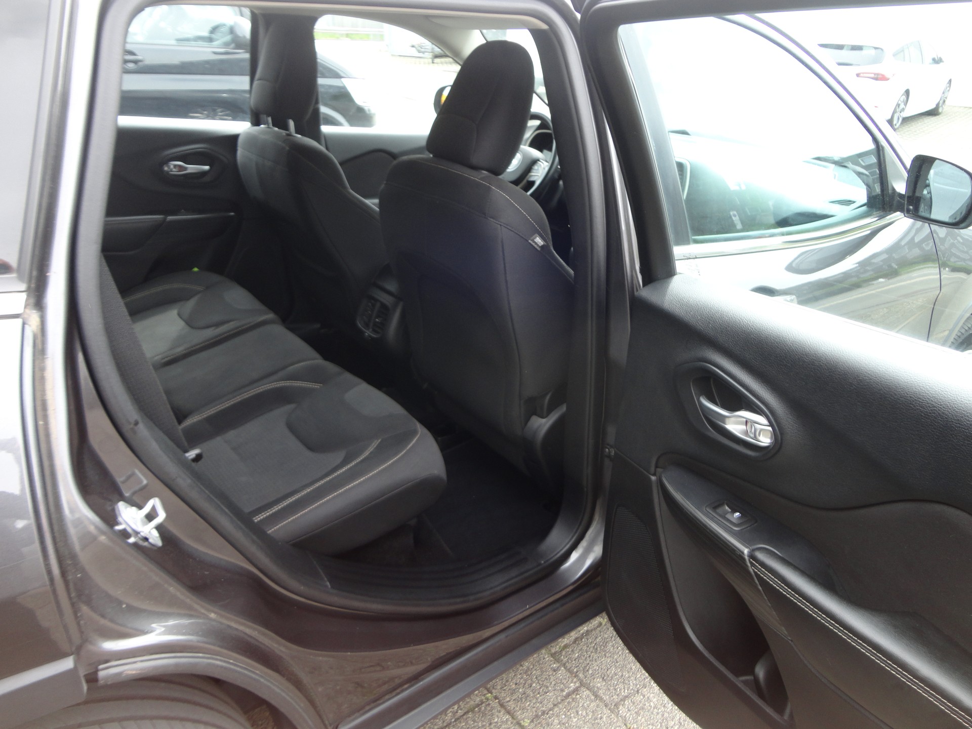 JEEP Cherokee 2.2TD Longitude AWD 9ATX-image-11