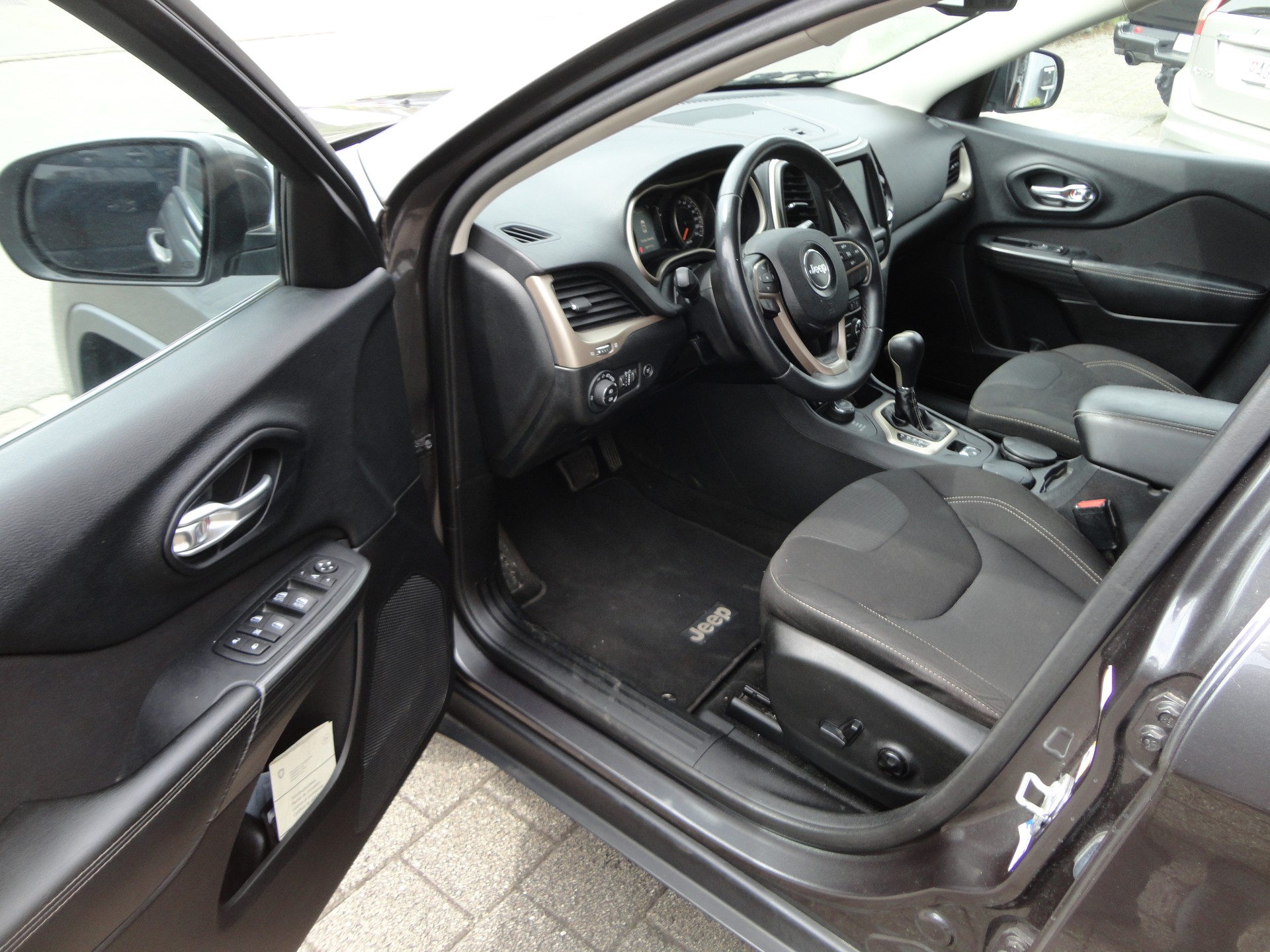 JEEP Cherokee 2.2TD Longitude AWD 9ATX-image-8