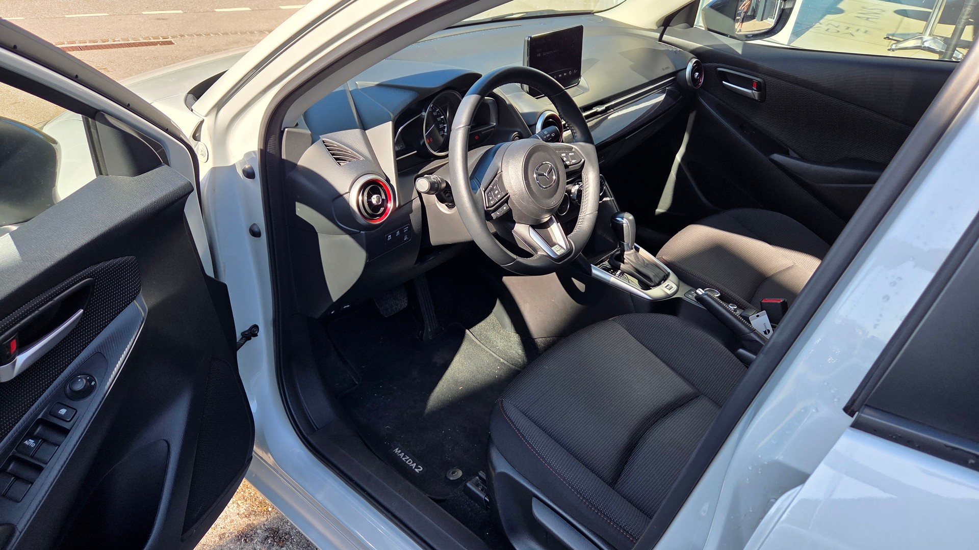 MAZDA 2 SKYACTIV-G 90 Homura Automat-image-10