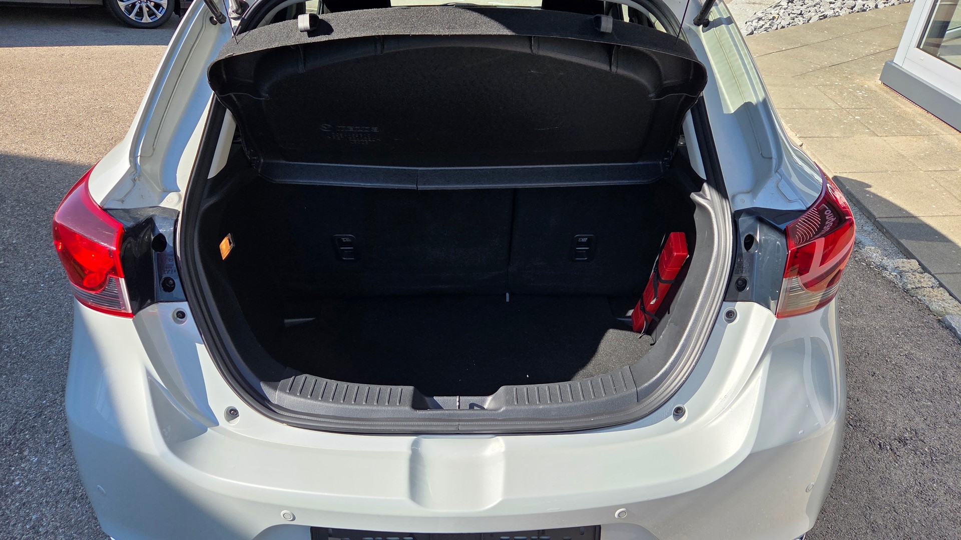 MAZDA 2 SKYACTIV-G 90 Homura Automat-image-9
