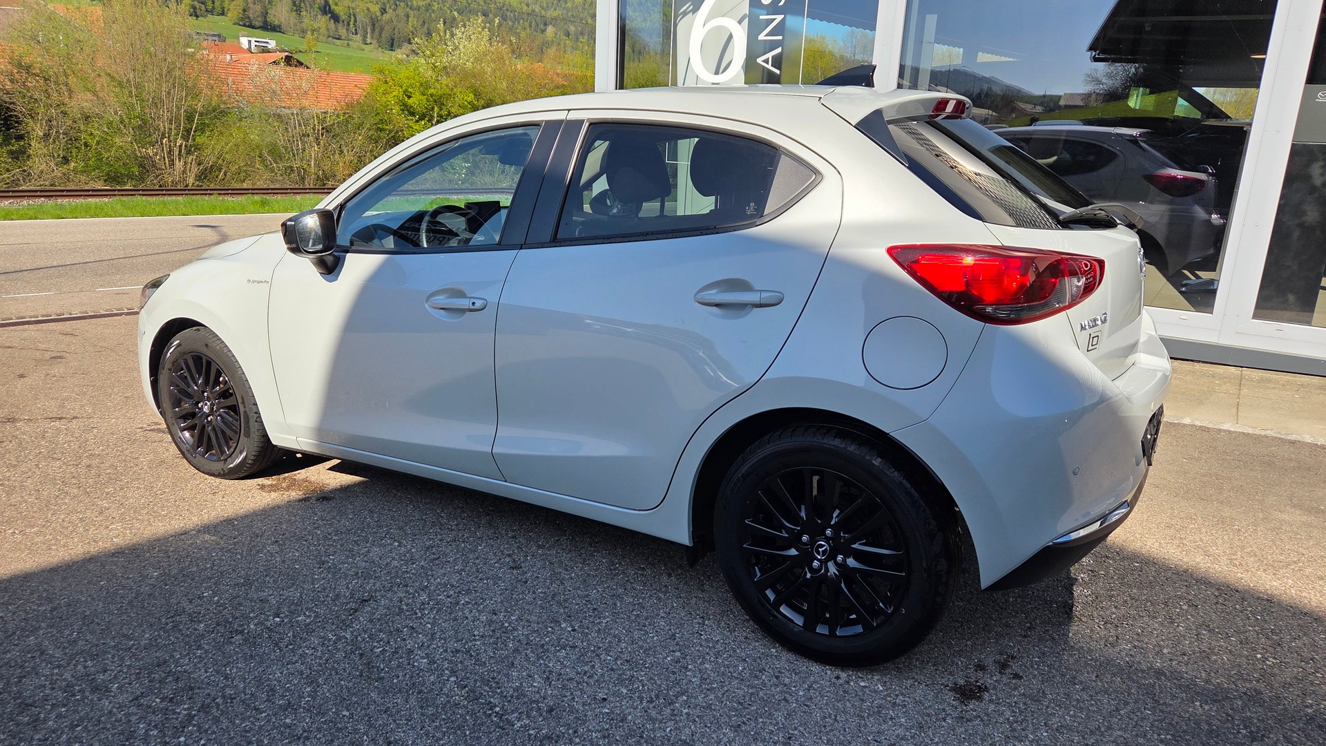 MAZDA 2 SKYACTIV-G 90 Homura Automat-image-6