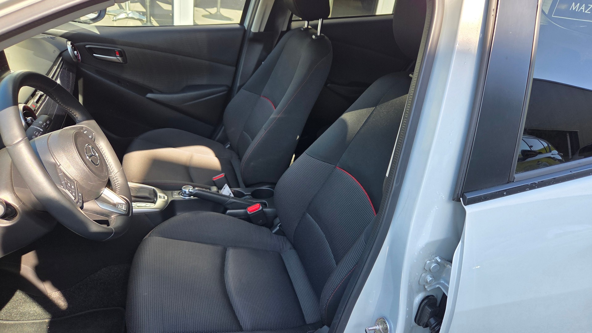 MAZDA 2 SKYACTIV-G 90 Homura Automat-image-11