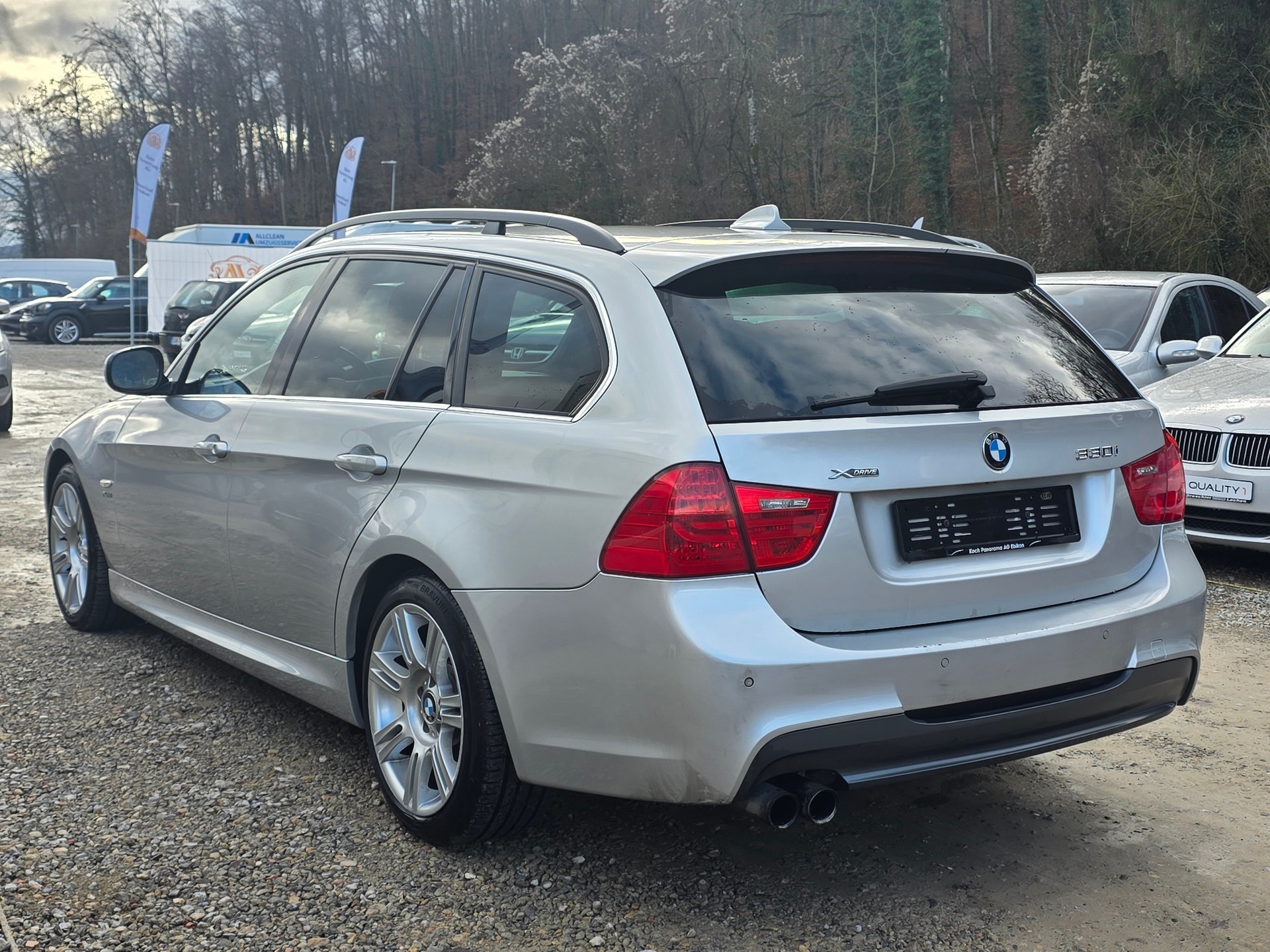 BMW 330i xDrive Touring Steptronic / M-Paket / Frisch ab MFK / Frisch ab Service / Garantie / Lieferung Inklusive-showroom-element-2