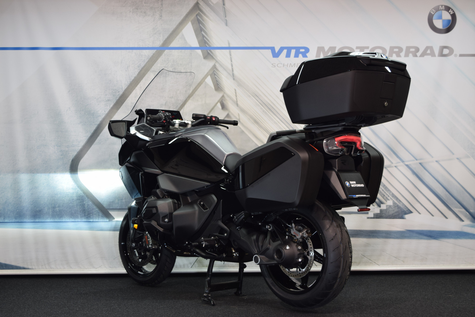 BMW R 1300 RT Triple Black ASA - inkl. BOXER PRÄMIE-showroom-element-3