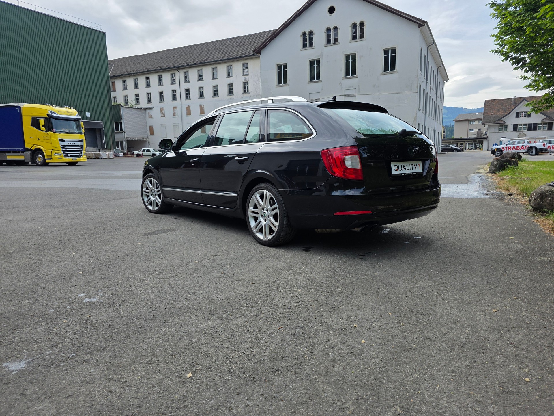 SKODA Superb Combi 2.0 TDi Elegance DSG-image-6