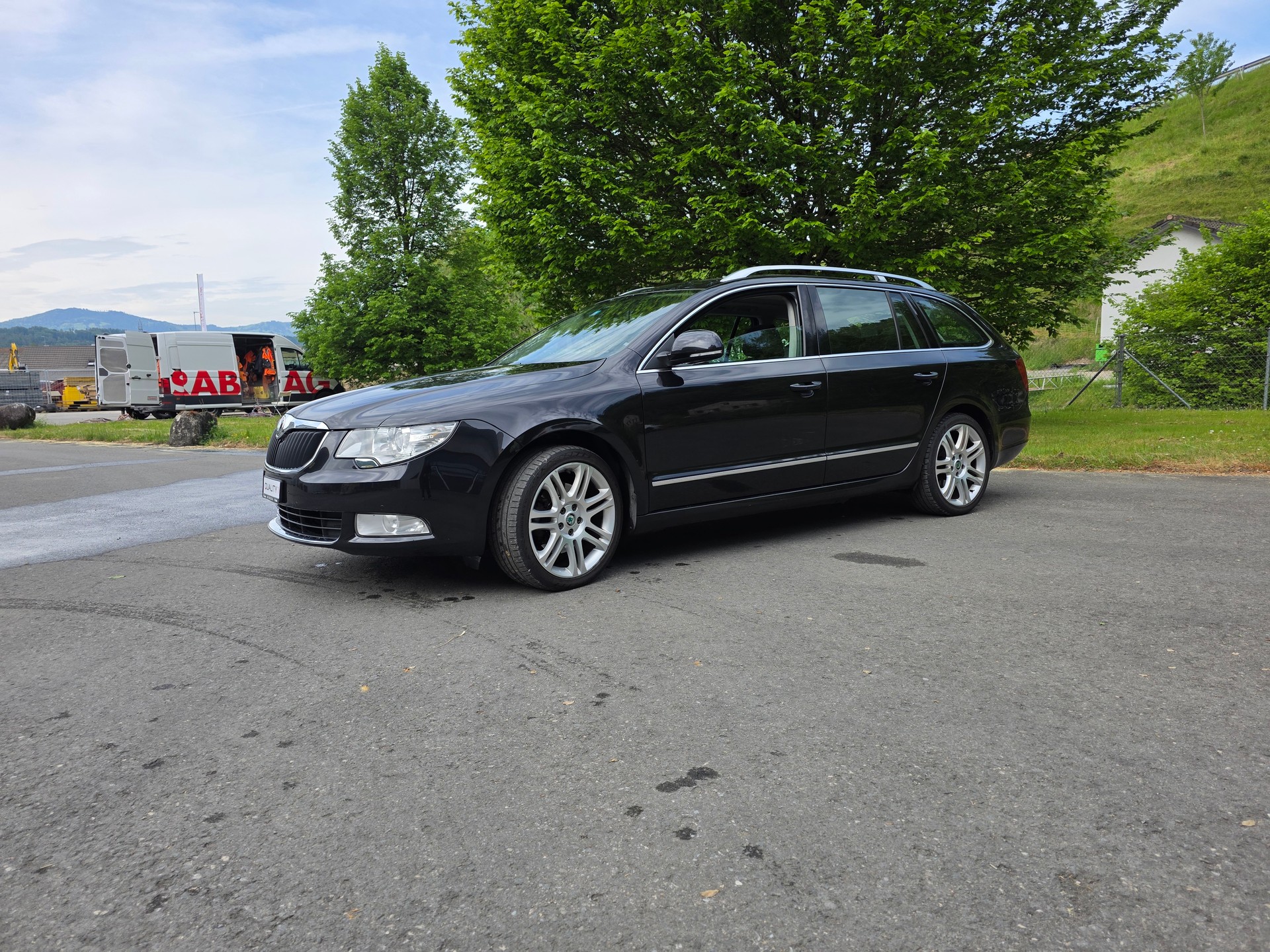 SKODA Superb Combi 2.0 TDi Elegance DSG-image-1