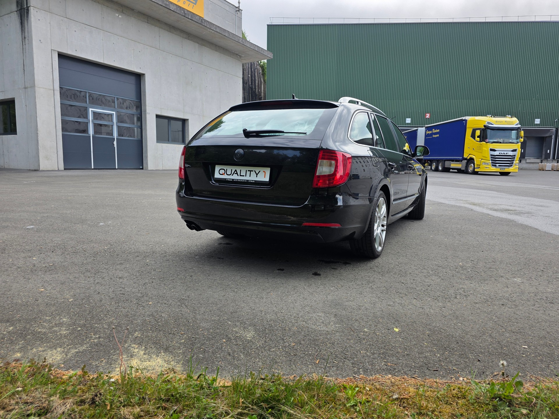 SKODA Superb Combi 2.0 TDi Elegance DSG-image-9