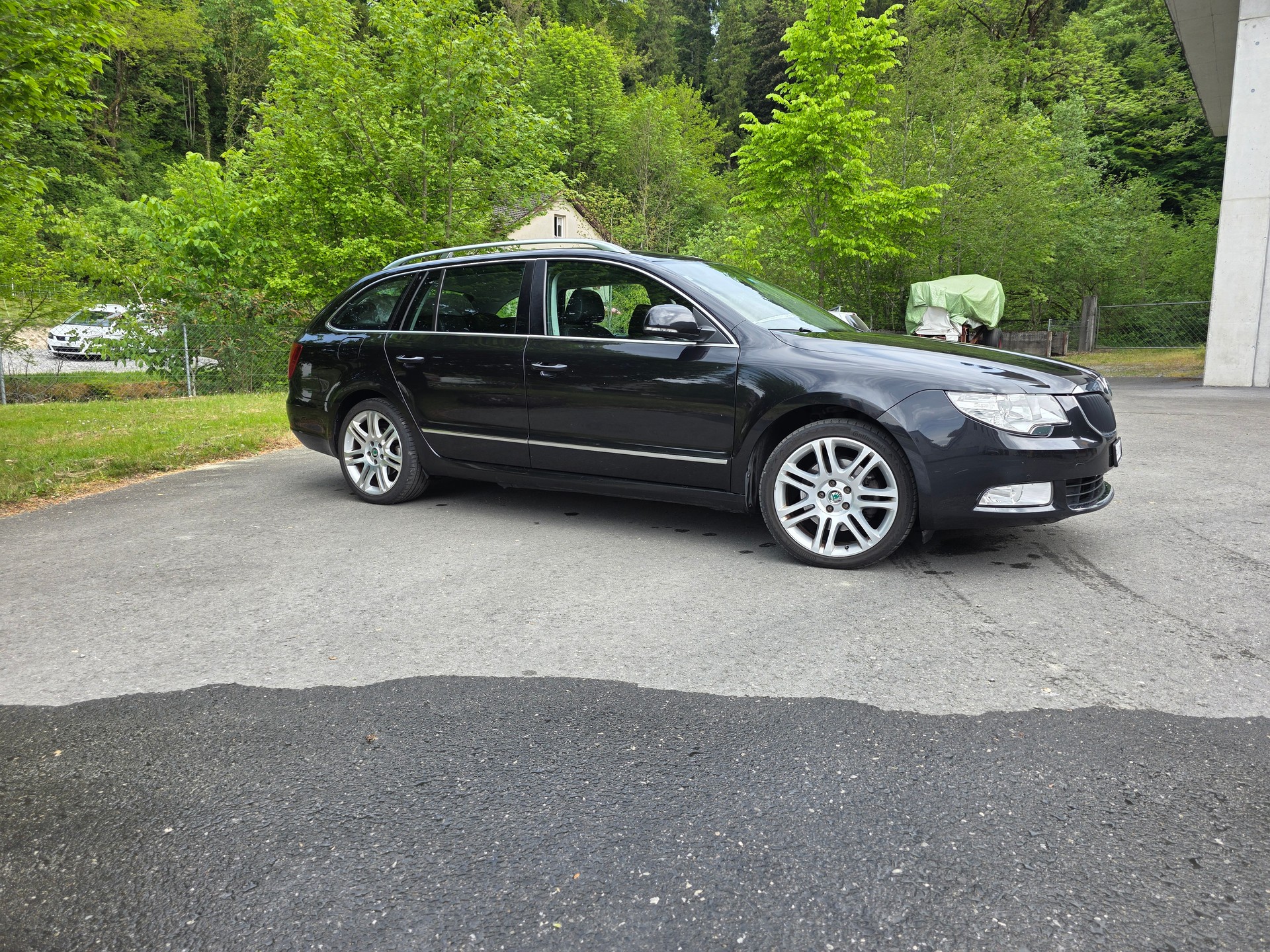 SKODA Superb Combi 2.0 TDi Elegance DSG-image-0