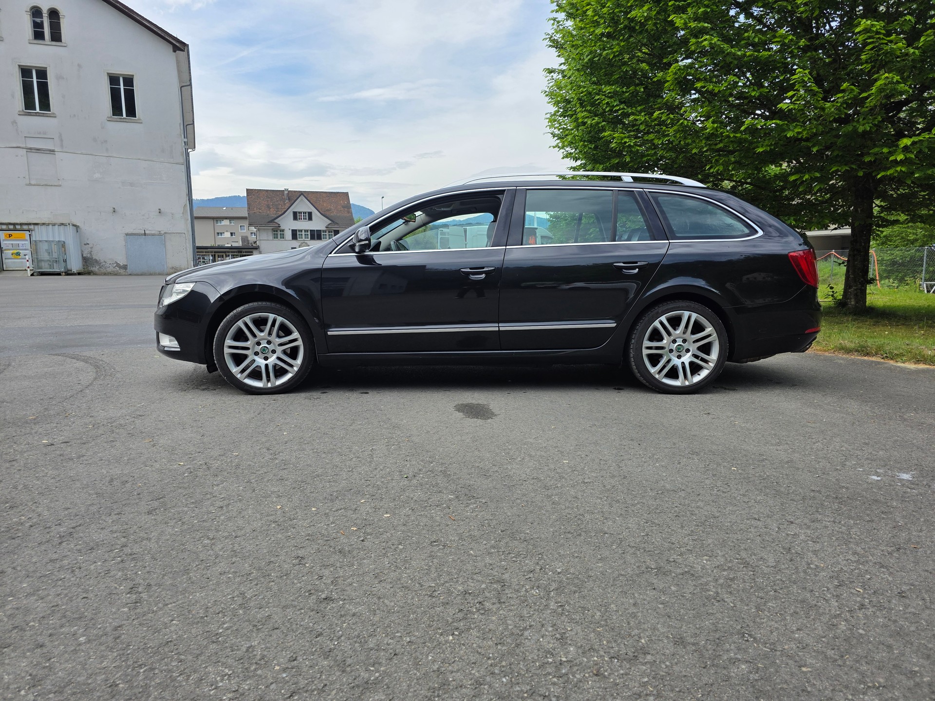 SKODA Superb Combi 2.0 TDi Elegance DSG-image-3