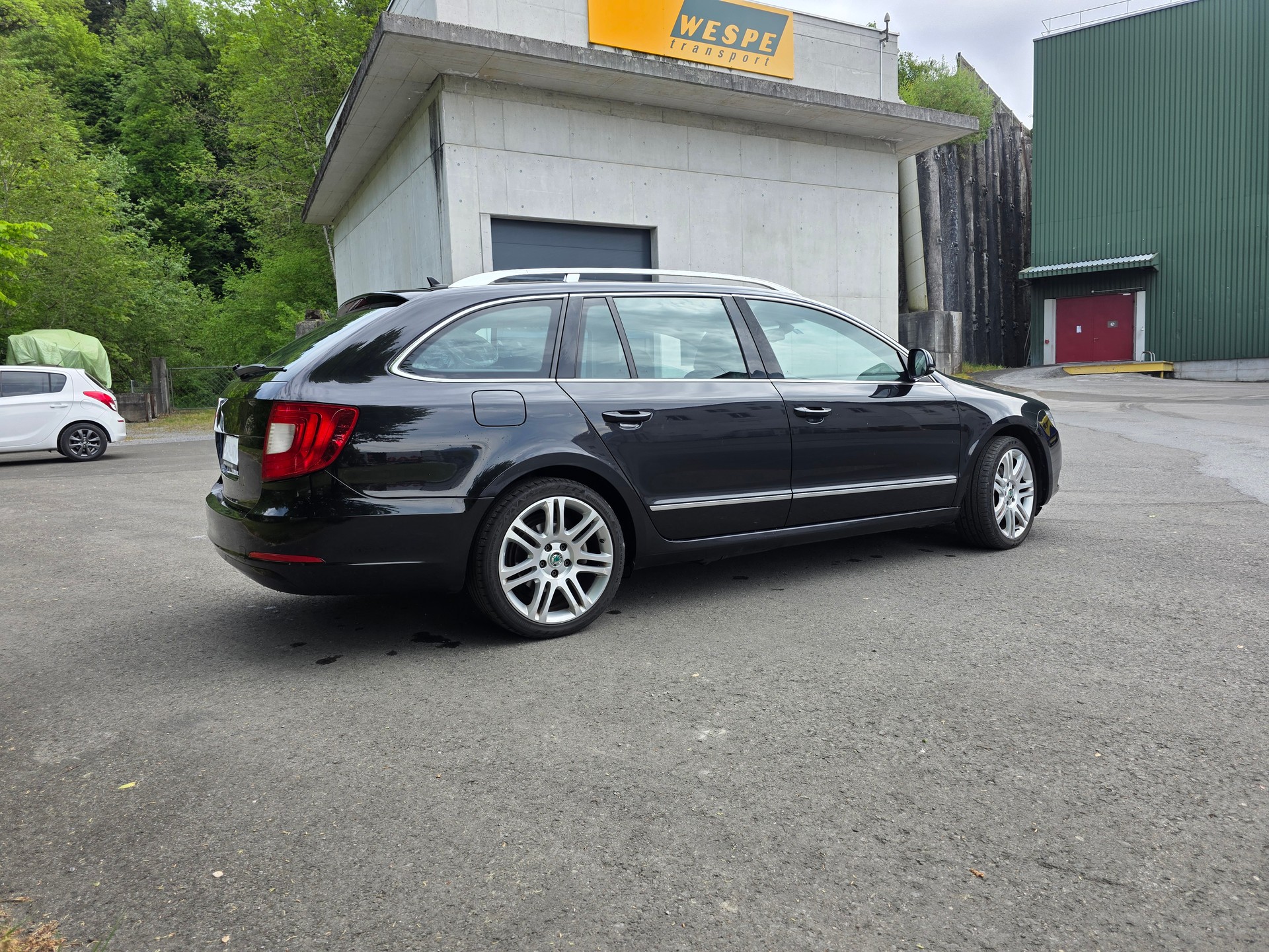 SKODA Superb Combi 2.0 TDi Elegance DSG-image-4