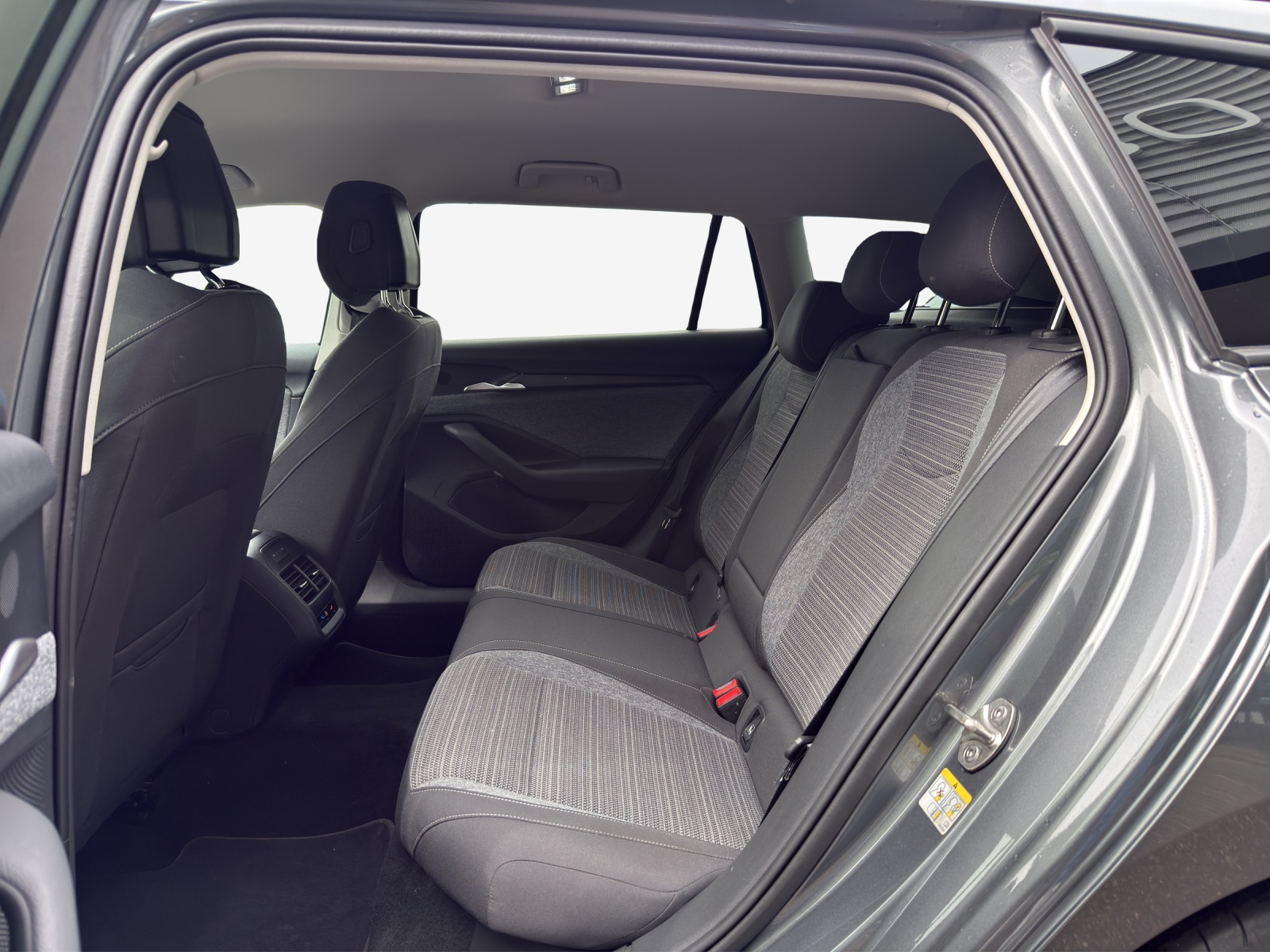SKODA Superb Combi 2.0 TDi Selection 4x4 DSG-image-11