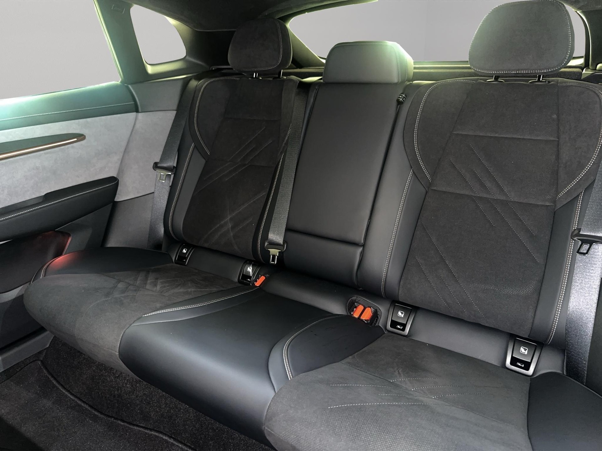 ZEEKR 001 Performance AWD-image-10