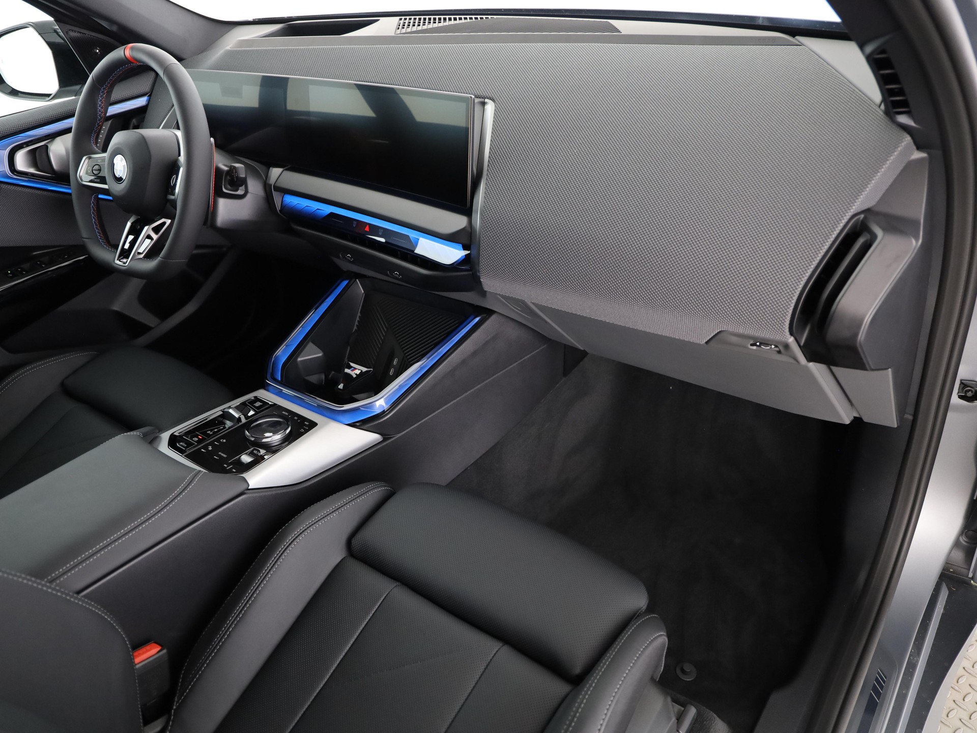 BMW X3 M50i-image-17