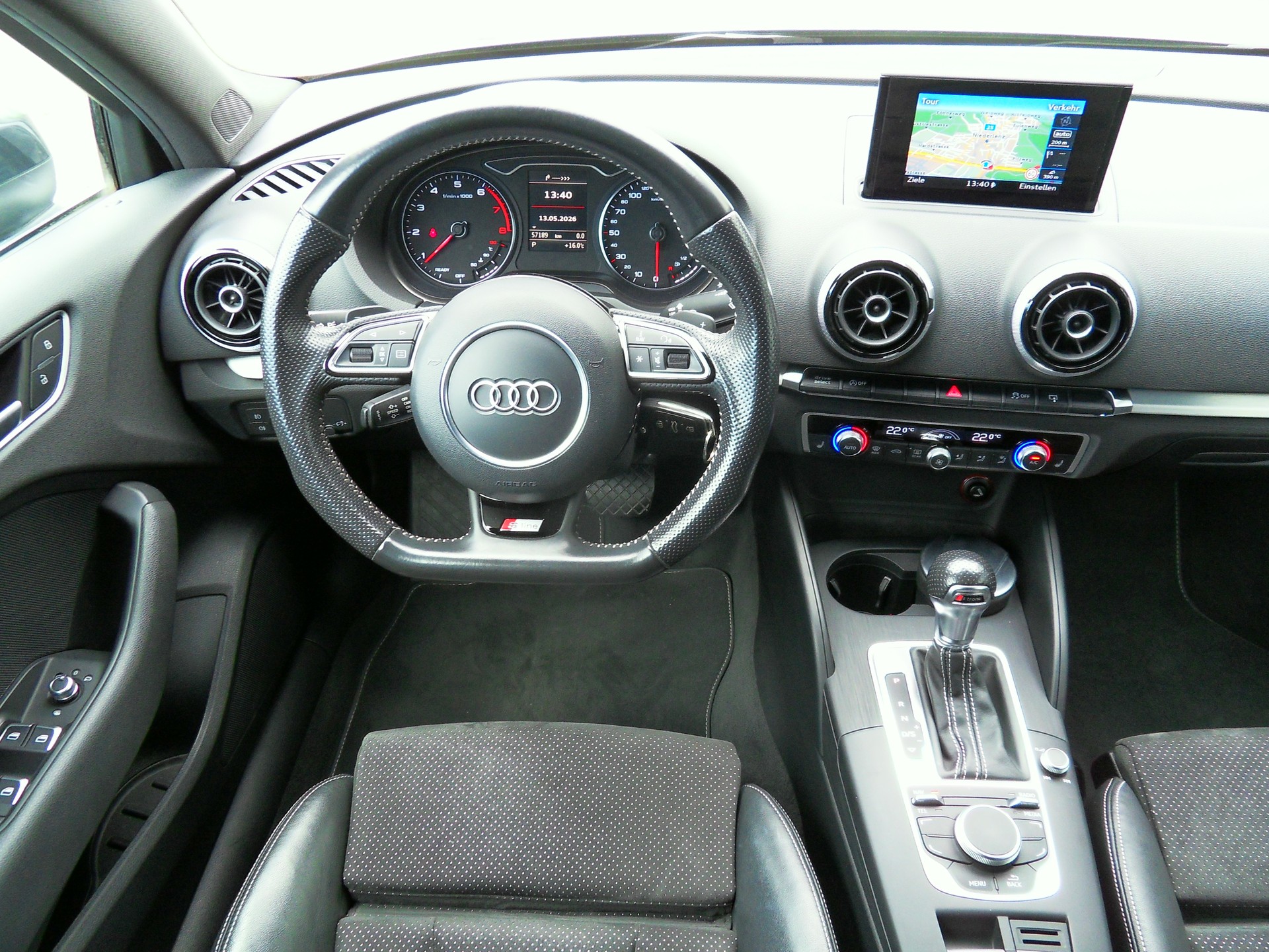 AUDI A3 Limousine 1.4 TFSI Ambiente S-tronic-image-16