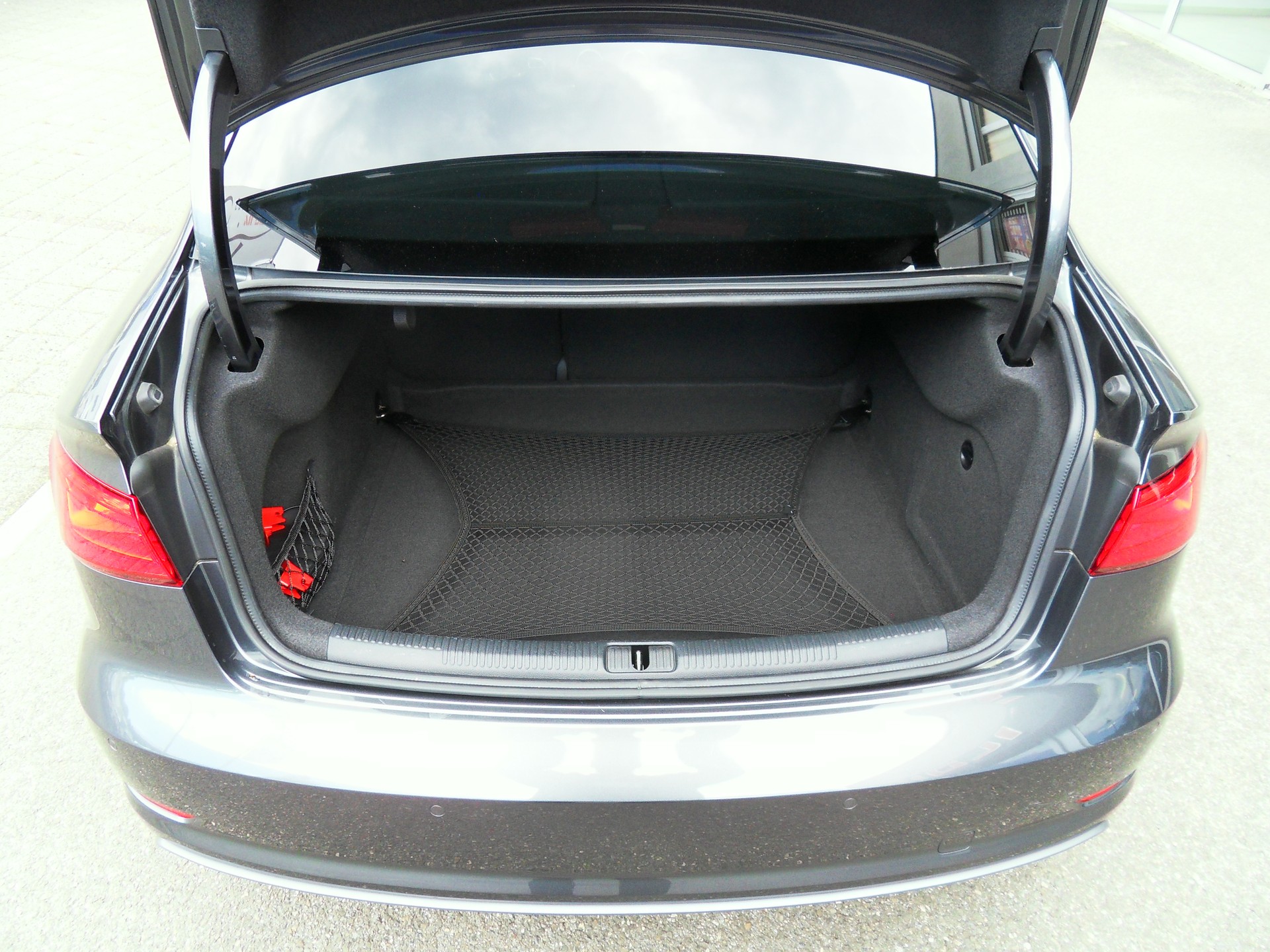 AUDI A3 Limousine 1.4 TFSI Ambiente S-tronic-image-19
