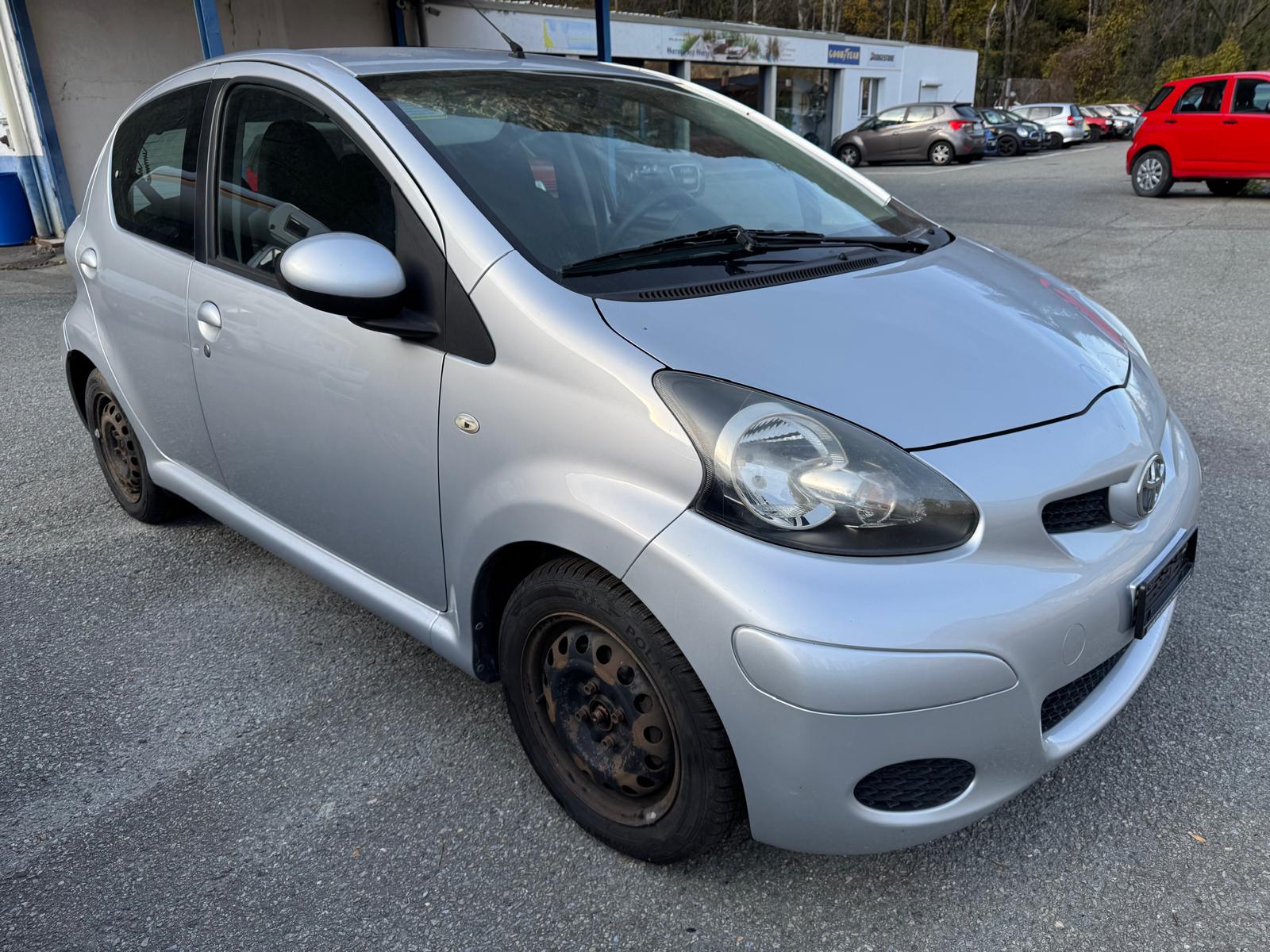 TOYOTA Aygo 1.0 Linea Sol-image-0
