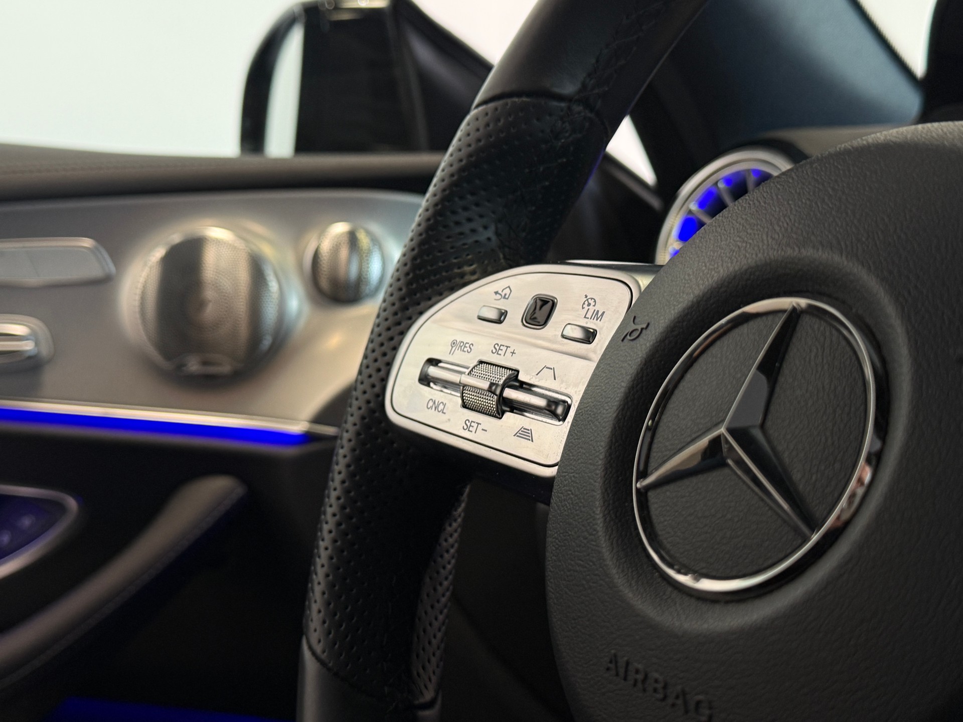 MERCEDES-BENZ E 450 Coupé AMG Line 4 Matic 9G-Tronic Night Paket-image-6