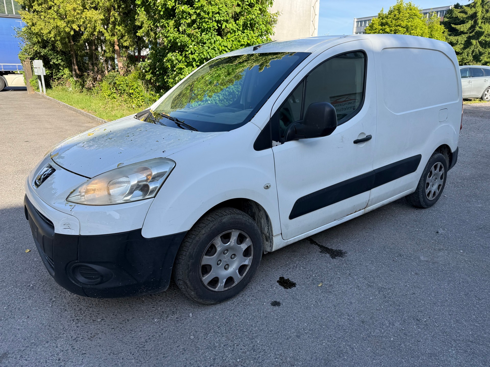 PEUGEOT PARTNER-image-2