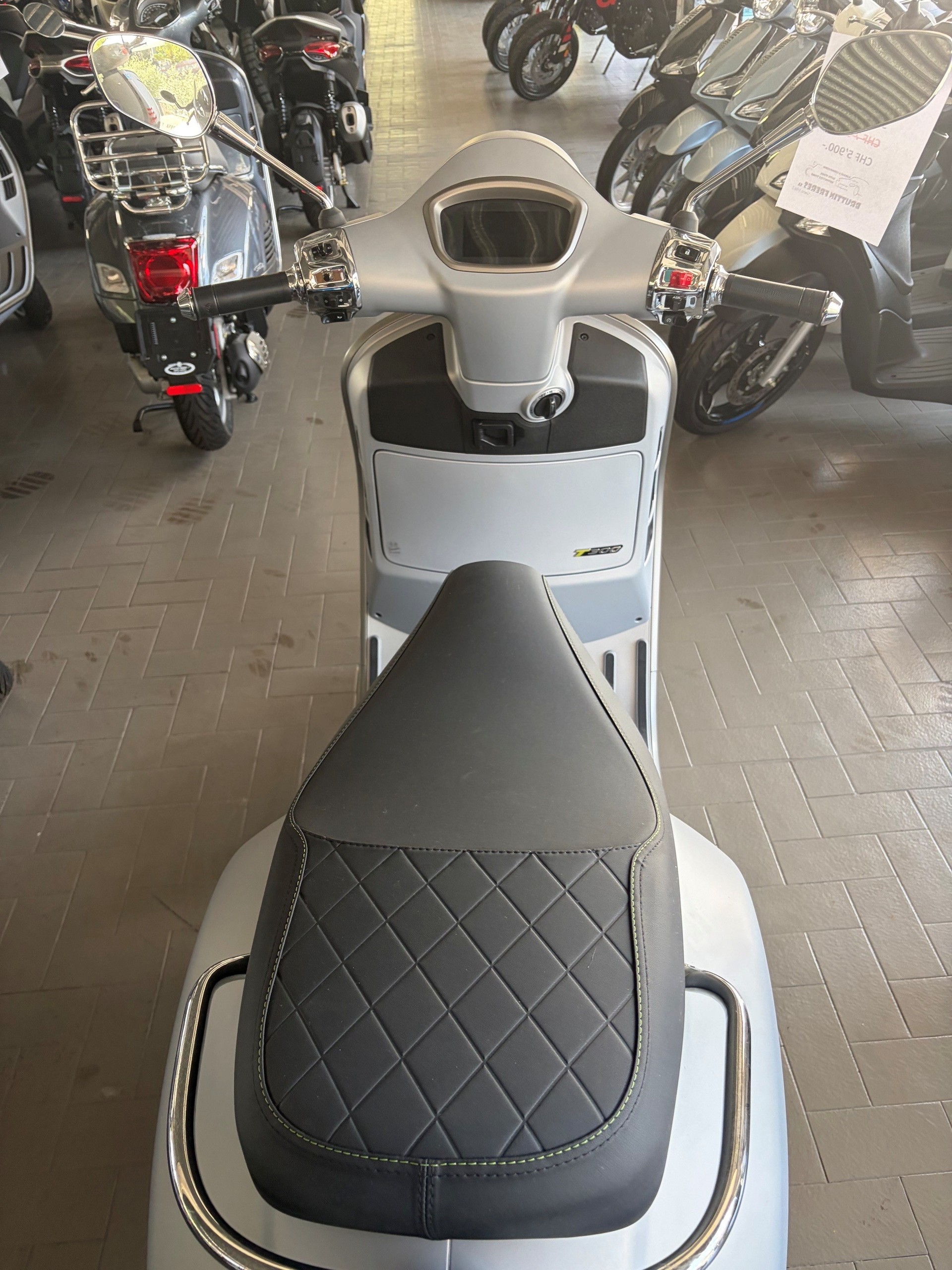 PIAGGIO Vespa GTS 300 Super Tech ABS-showroom-element-3